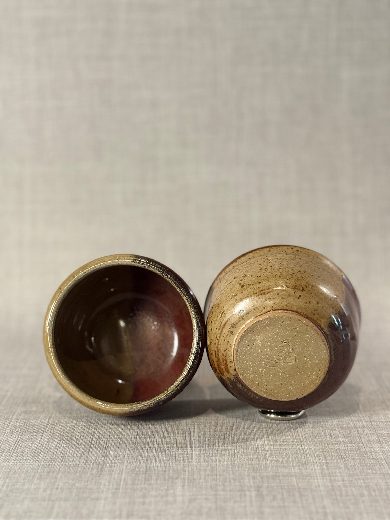 Pair of Mid-Century Studio Pottery Bowls with Oxblood and Ochre Glaze, Hand-Thrown Artisan Stoneware