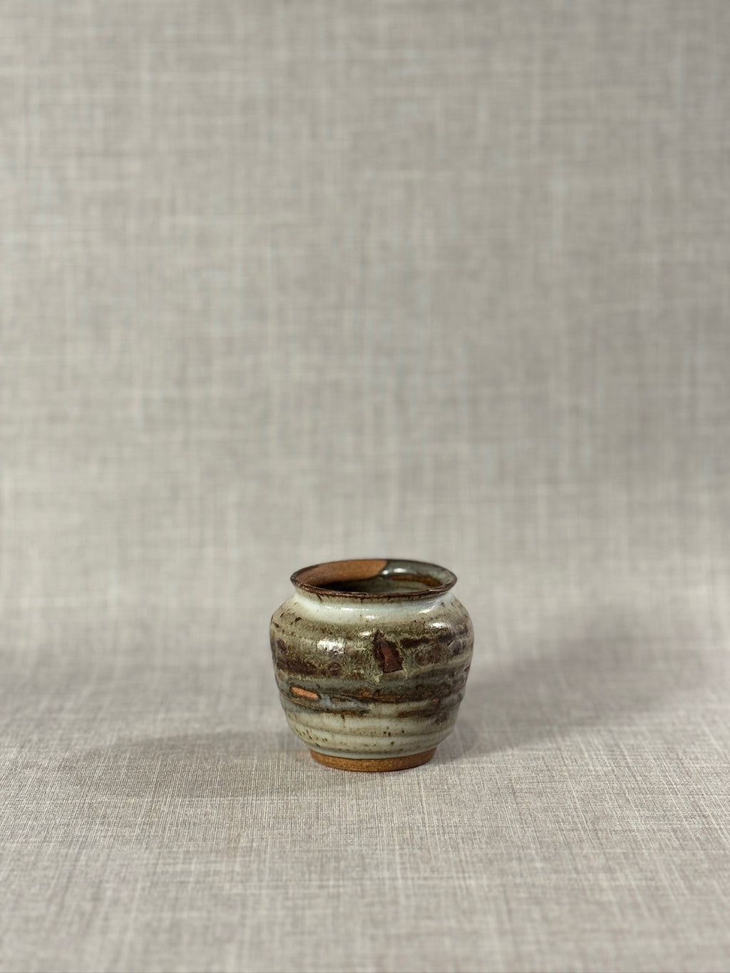 Signed Studio Pottery Urn Vase P.S.E – Brown, Gray & Terracotta Ash Glaze, showcasing unique glazes and craftsmanship, hommes + gardens estudio.