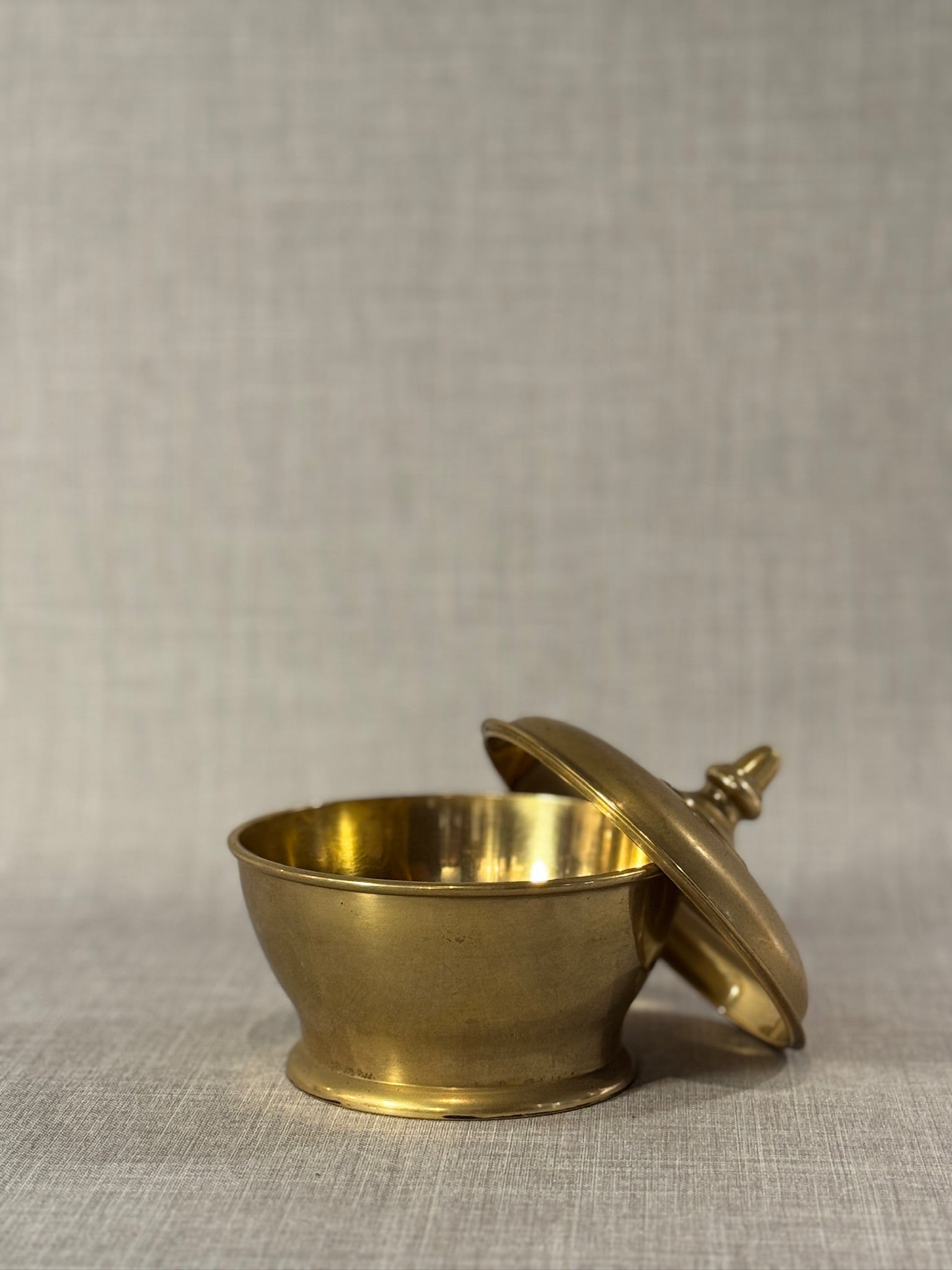 Early 20th Century Handcrafted Solid Brass Covered Caddy Box with Finial Lid