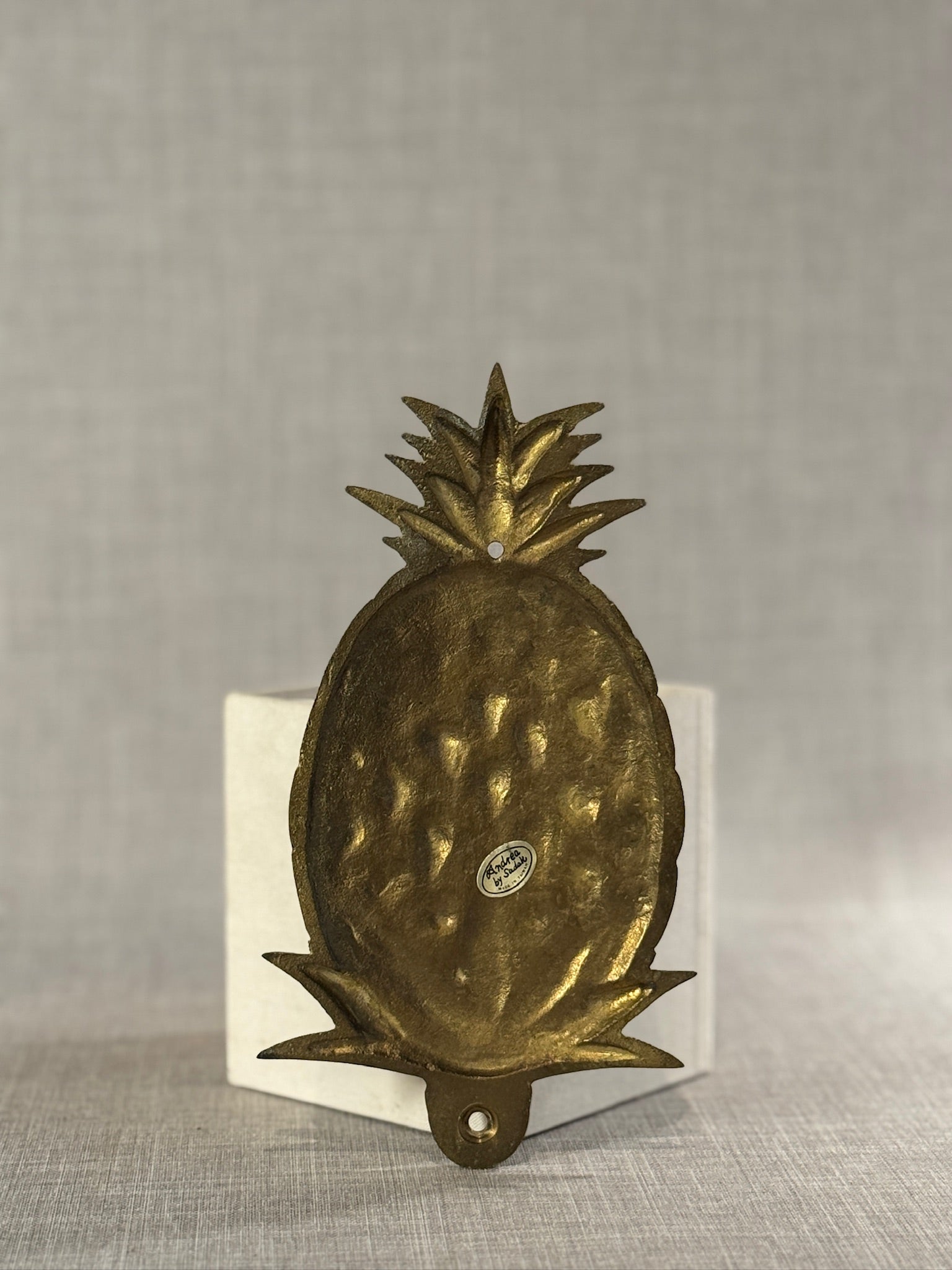 Solid Brass Pineapple Wall Plaque – Vintage-Style Decorative Wall Accent