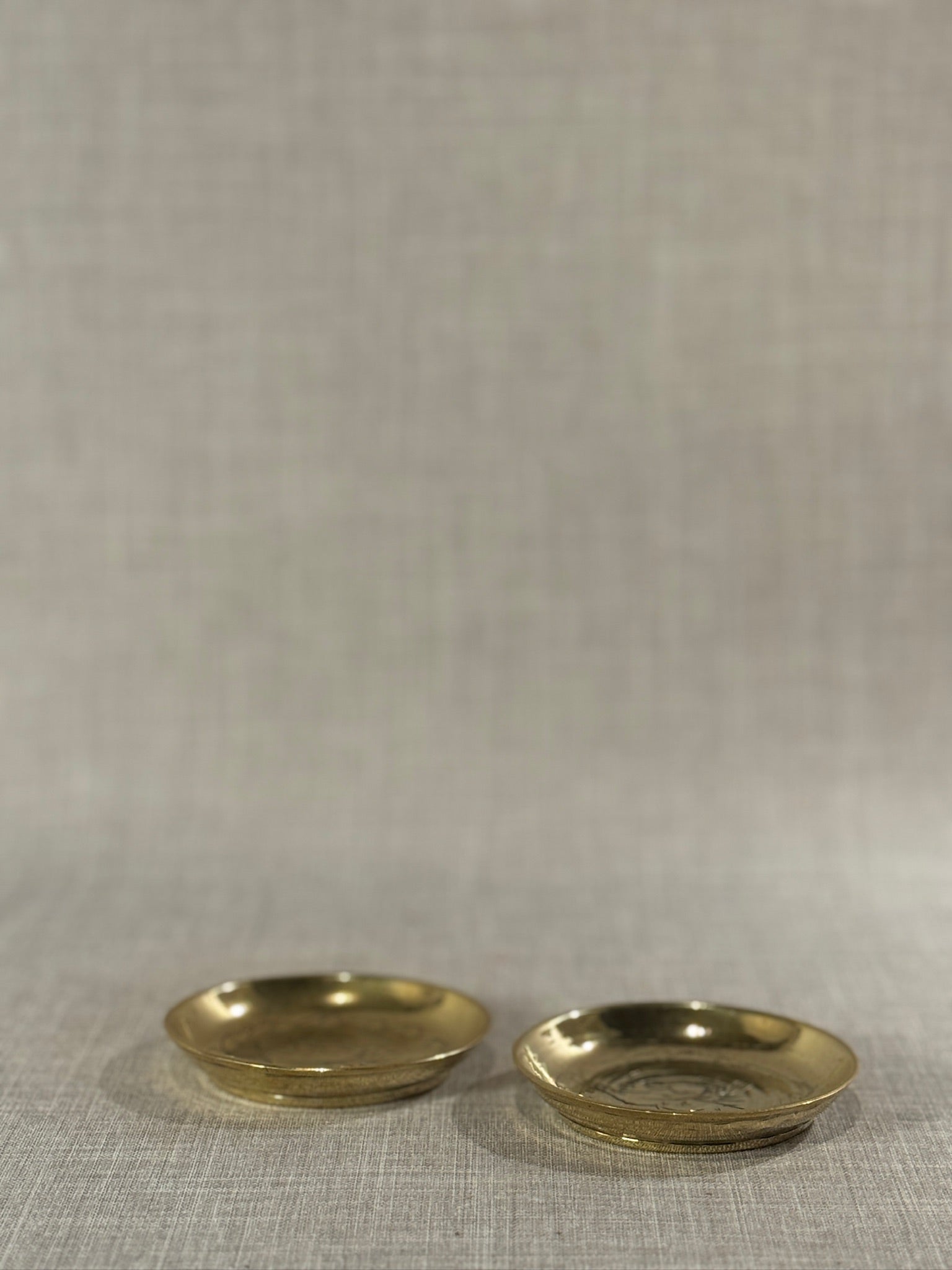 Hand-Etched Brass Decorative Dishes with Stylized Animal Motifs – Vintage Folk Art Pair