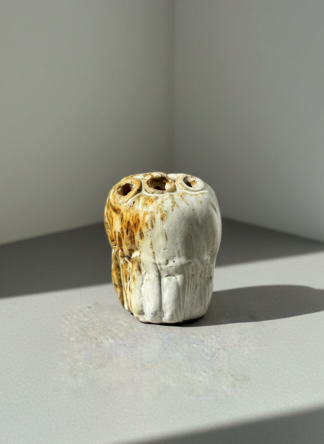 Organic Modern Ceramic Bud Vase – Sculptural Handbuilt Studio Pottery with 3-Hole Top and Earthy Textured Glaze. hommes + gardens estudio.