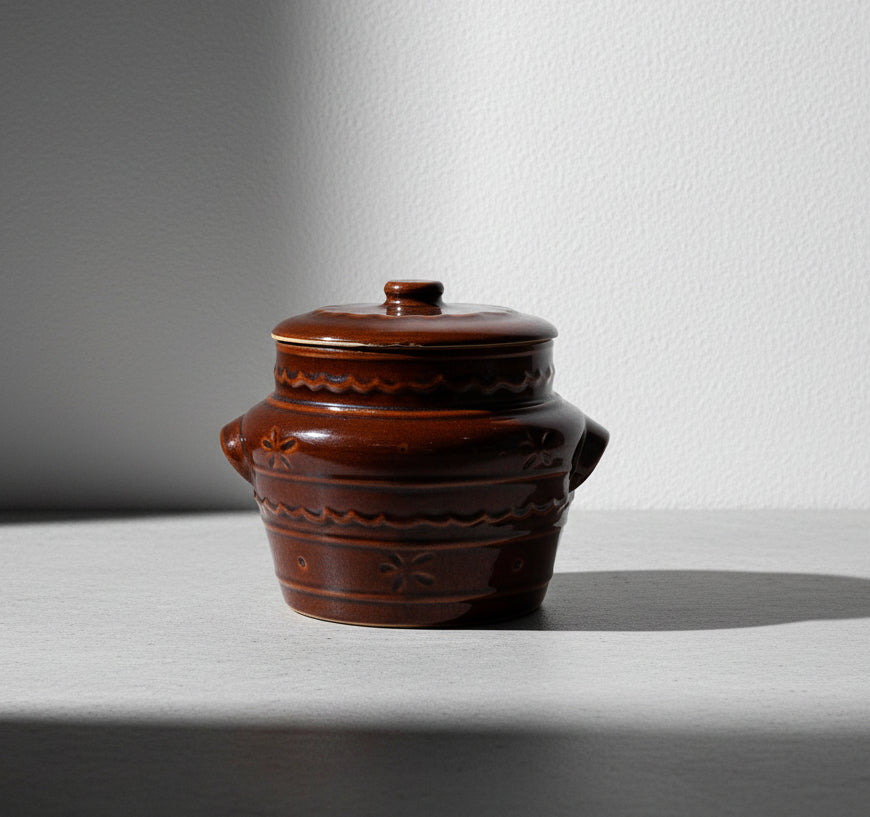 Vintage 1950's Mar-Crest Pottery Bean Pot - Oven Proof, showcasing high-quality craftsmanship and mid-century design. hommes + gardens estudio.