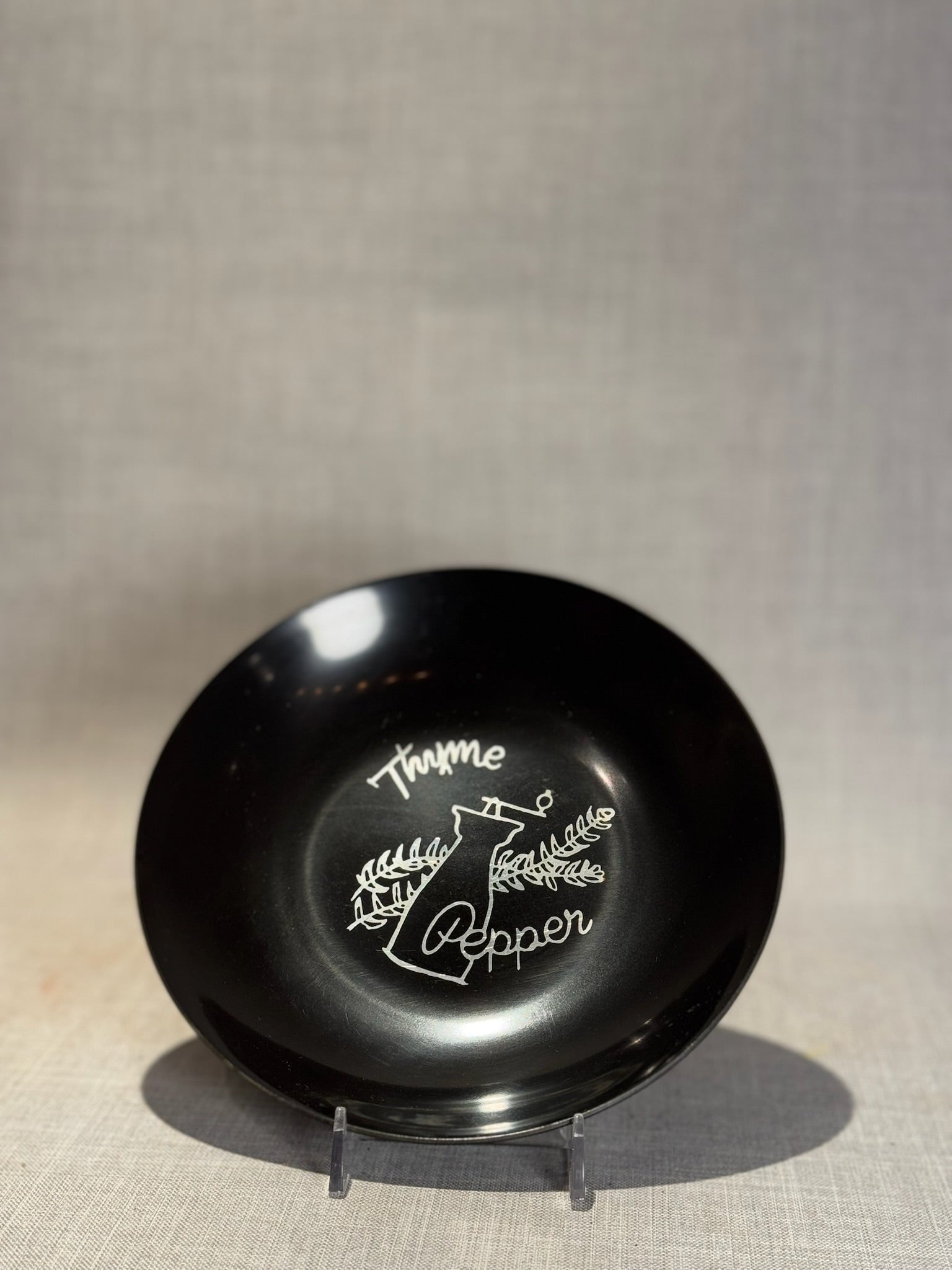 Vintage Black Melamine Herb Illustration Plate Set – Thyme, Marjoram, Dill & Rosemary (Set of 4 Kitchen Serving Plates)