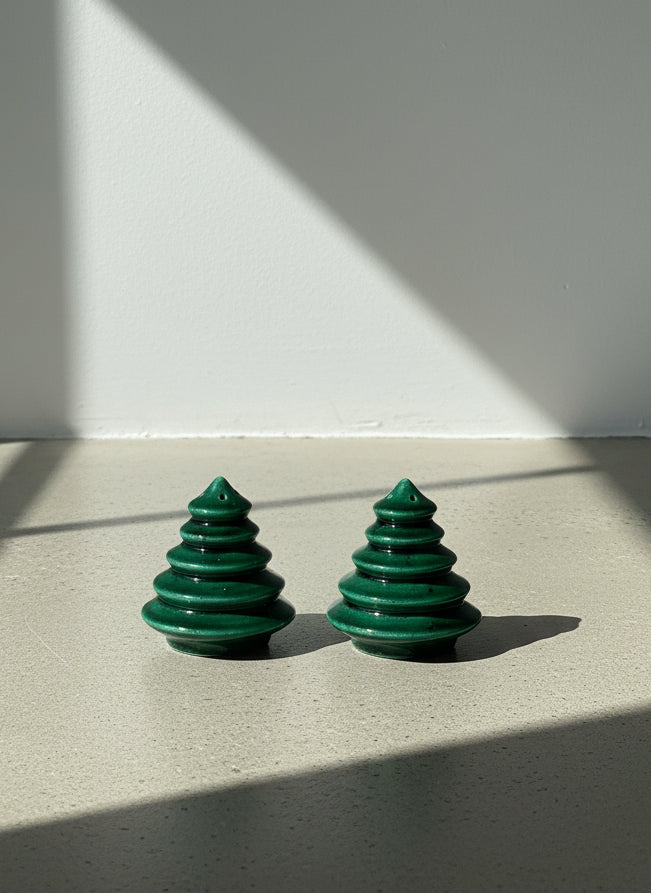 Vintage Ceramic Christmas Tree Salt & Pepper Shaker Set – Emerald Green Glazed Holiday Tableware