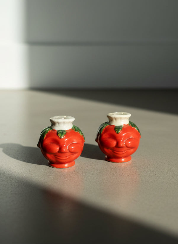 Mid-Century Japan Tomato Face Salt & Pepper Shakers – Hand-Painted Figural Ceramic Pair