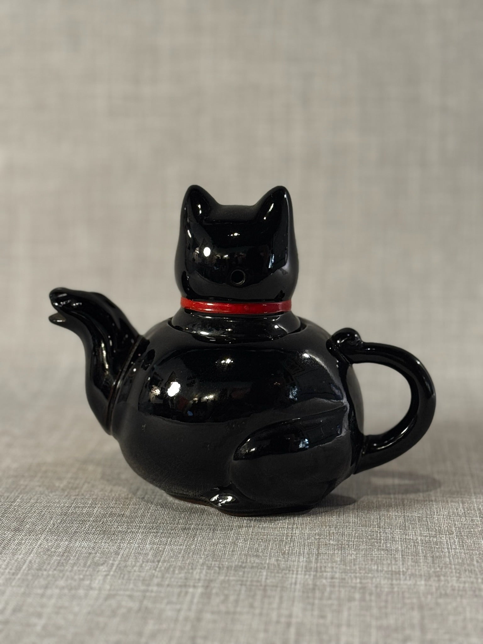 Charming Vintage Black Cat Figural Ceramic Teapot with Red Bow Tie – Whimsical Mid-Century Style
