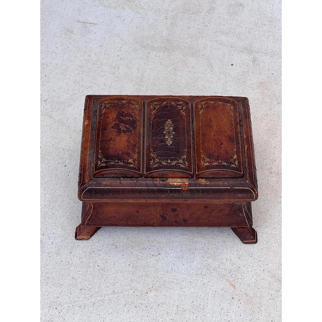 Antique 1910s leather-wrapped wood jewelry box with intricate gilded details, reflecting American Victorian craftsmanship — Hommes and Gardens, Objects Collection, Landscape Architect, Interior Designer, Outdoor Living, Art, Furniture, Objects, Best Gifts, Nature, Backyard, Yard, Outdoor Decorations, Home Decor, Home Design, Luxury Design.