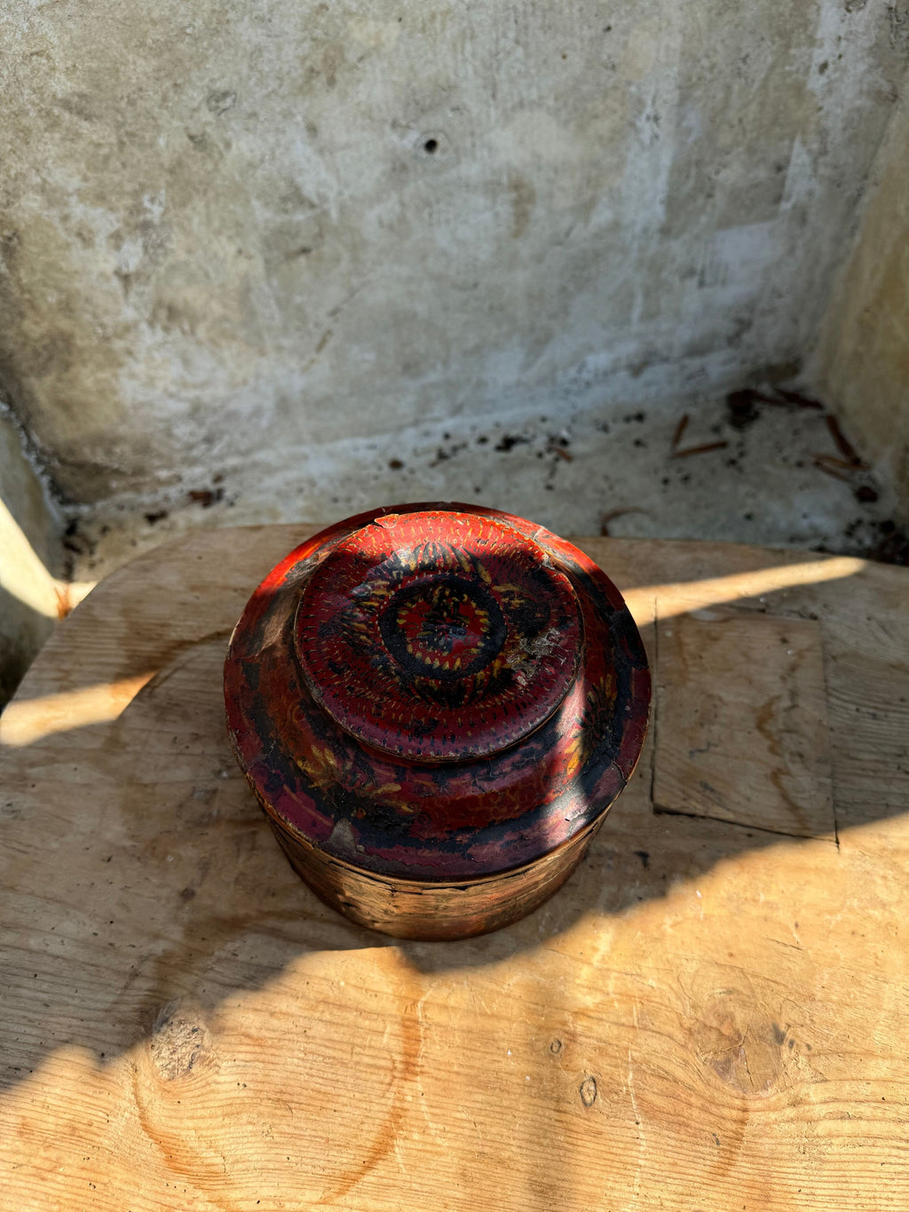 Antique Chinese wooden box with hand-painted floral artwork and round lid, reflecting 19th-century cultural design and craftsmanship — Hommes and Gardens, Objects Collection, Landscape Architect, Interior Designer, Outdoor Living, Art, Furniture, Objects, Best Gifts, Nature, Backyard, Yard, Outdoor Decorations, Home Decor, Home Design, Luxury Design.