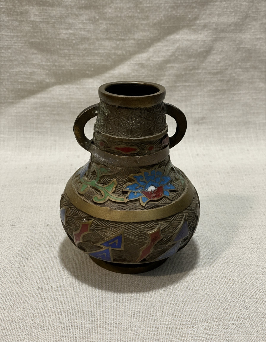 Antique cloisonné-inlaid brass bud vase with double handles and colorful floral enamel motifs in red, blue, and green, a petite Chinese decorative collectible with aged patina — Hommes and Gardens, Decorative Collection, Home Decor, Landscape Architect, Interior Designer, Outdoor Living, Outdoor Decorations, Home Design, Luxury Design, Art, Furniture, Objects, Best Gifts, Nature, Backyard, Yard.