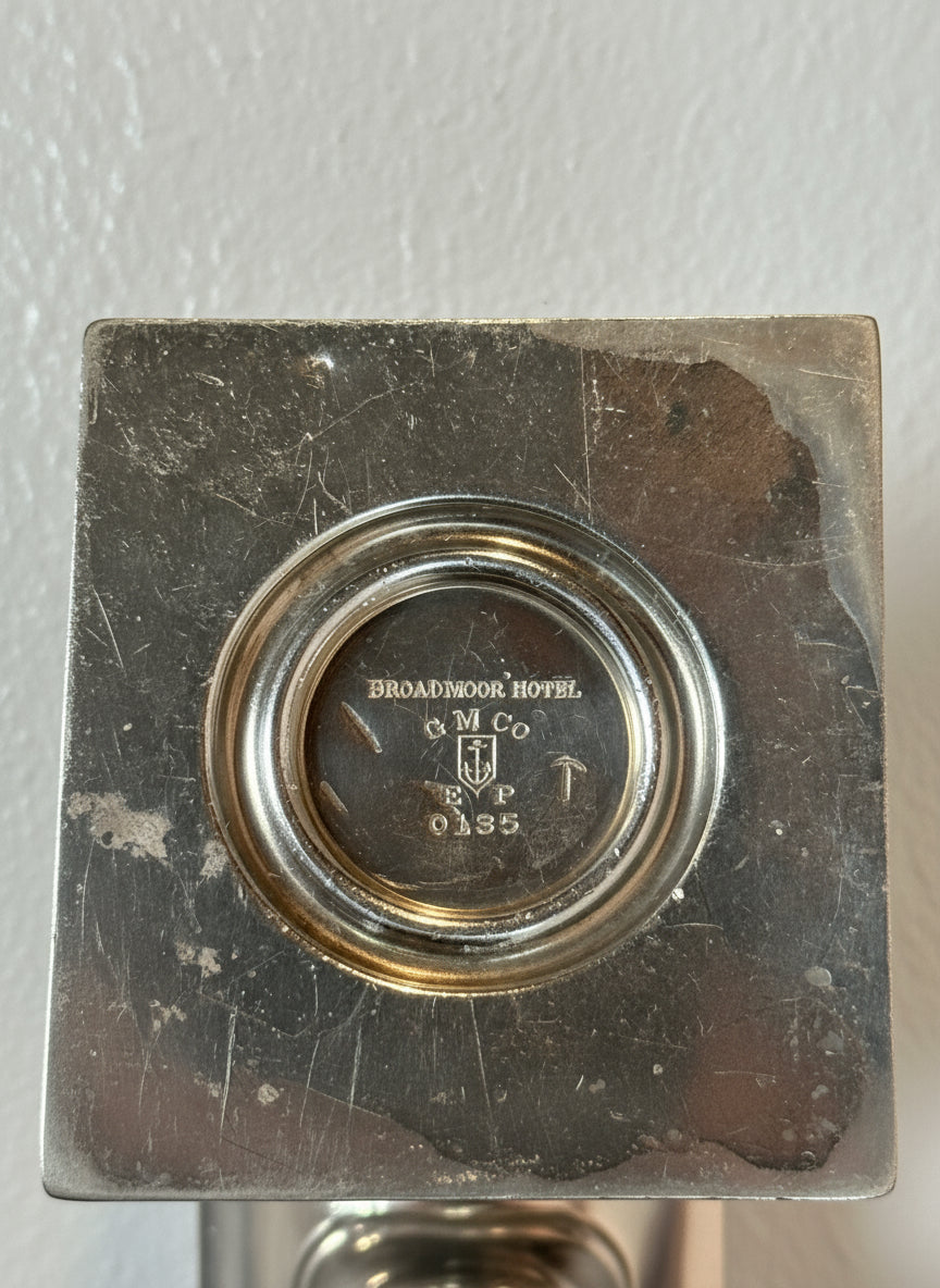 Antique Gorham Corinthian column candlesticks in silver, neoclassical style with geometric patterns, 20th-century craftsmanship — Hommes and Gardens, Smoke + Fire Collection, Landscape Architect, Interior Designer, Outdoor Living, Outdoor Decorations, Home Decor, Home Design, Luxury Design, Art, Furniture, Objects, Best Gifts, Nature, Backyard, Yard.