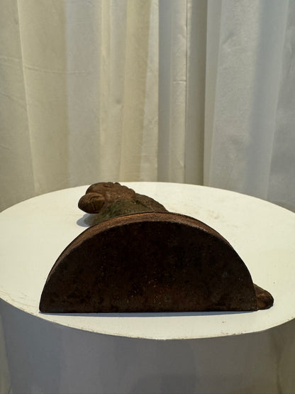 Antique Hubley parrot cast iron doorstop, vintage hand-painted design from the USA with natural patina and solid one-piece construction — Hommes and Gardens, Landscape Architect, Interior Designer, Outdoor Living, Art, Furniture, Objects, Best Gifts, Nature, Backyard, Yard, Outdoor Decorations, Home Decor, Home Design, Luxury Design.