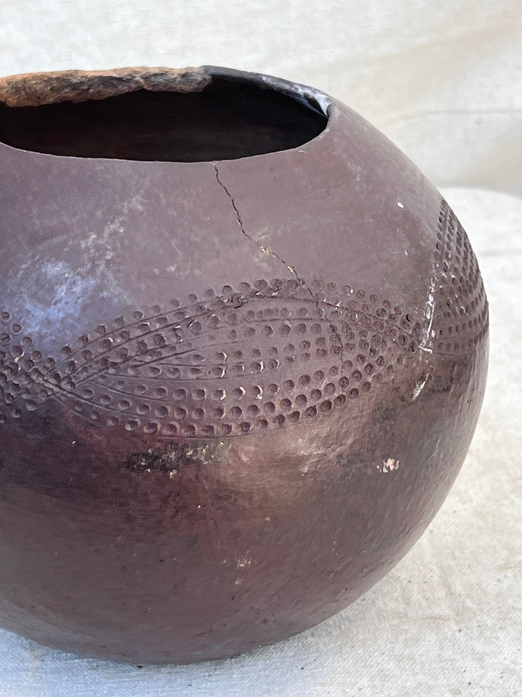 Antique South African Zulu beer pot handcrafted from clay, showcasing traditional incised designs and cultural heritage — Hommes and Gardens, home decor, outdoor decorations, home design, luxury design, Landscape Architect, Interior Designer, Outdoor Living, Art, Furniture, Objects, Best Gifts, Nature, Backyard, Yard.
