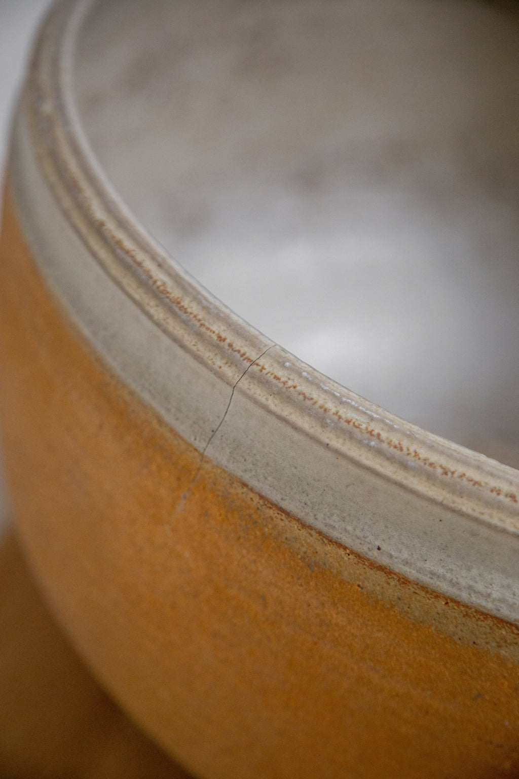 Bob Kinzie ceramic ribbed pot, mid-century modern stoneware planter with organic texture and earthy brown finish — Hommes and Gardens, Pots + Vessels Collection, Landscape Architect, Interior Designer, Outdoor Living, Outdoor Decorations, Home Decor, Home Design, Luxury Design, Art, Furniture, Objects, Best Gifts, Nature, Backyard, Yard.
