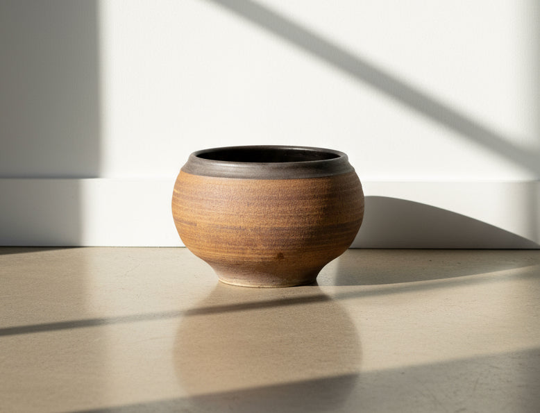 Bob Kinzie mid-century ribbed rich brown stoneware planter with dark rim, handcrafted ceramic pot reflecting timeless artistry and organic design — Hommes and Gardens, Pots & Vessels Collection, Home Decor, Outdoor Decorations, Landscape Architect, Interior Designer, Outdoor Living, Home Design, Luxury Design, Art, Furniture, Objects, Best Gifts, Nature, Backyard, Yard.