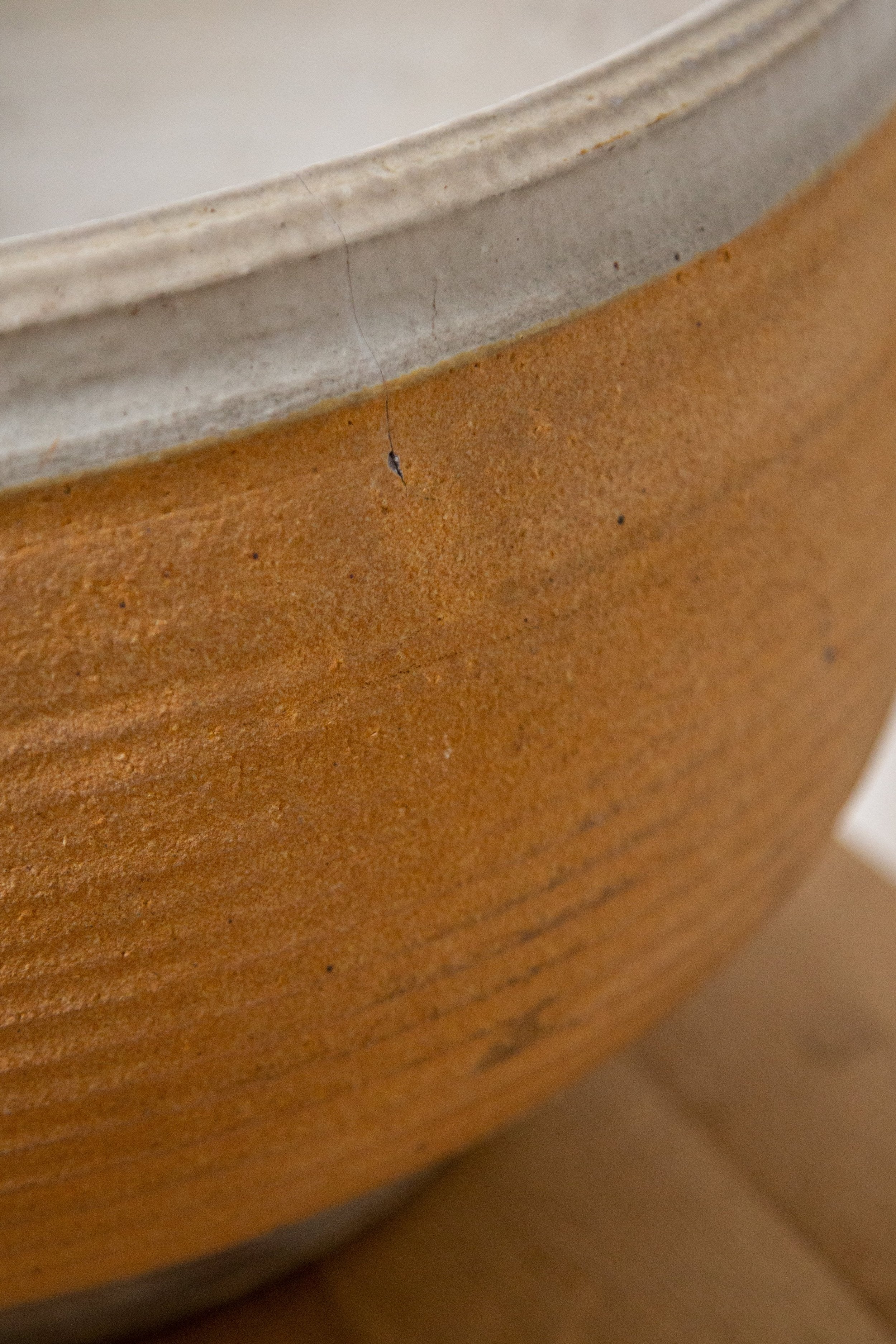 Vintage Bob Kinzie stoneware planter with ribbed design and mid-century modern aesthetic, handcrafted with artisanal precision — Hommes and Gardens, Pots + Vessels Collection, Landscape Architect, Interior Designer, Outdoor Living, Outdoor Decorations, Home Decor, Home Design, Luxury Design, Art, Furniture, Objects, Best Gifts, Nature, Backyard, Yard.