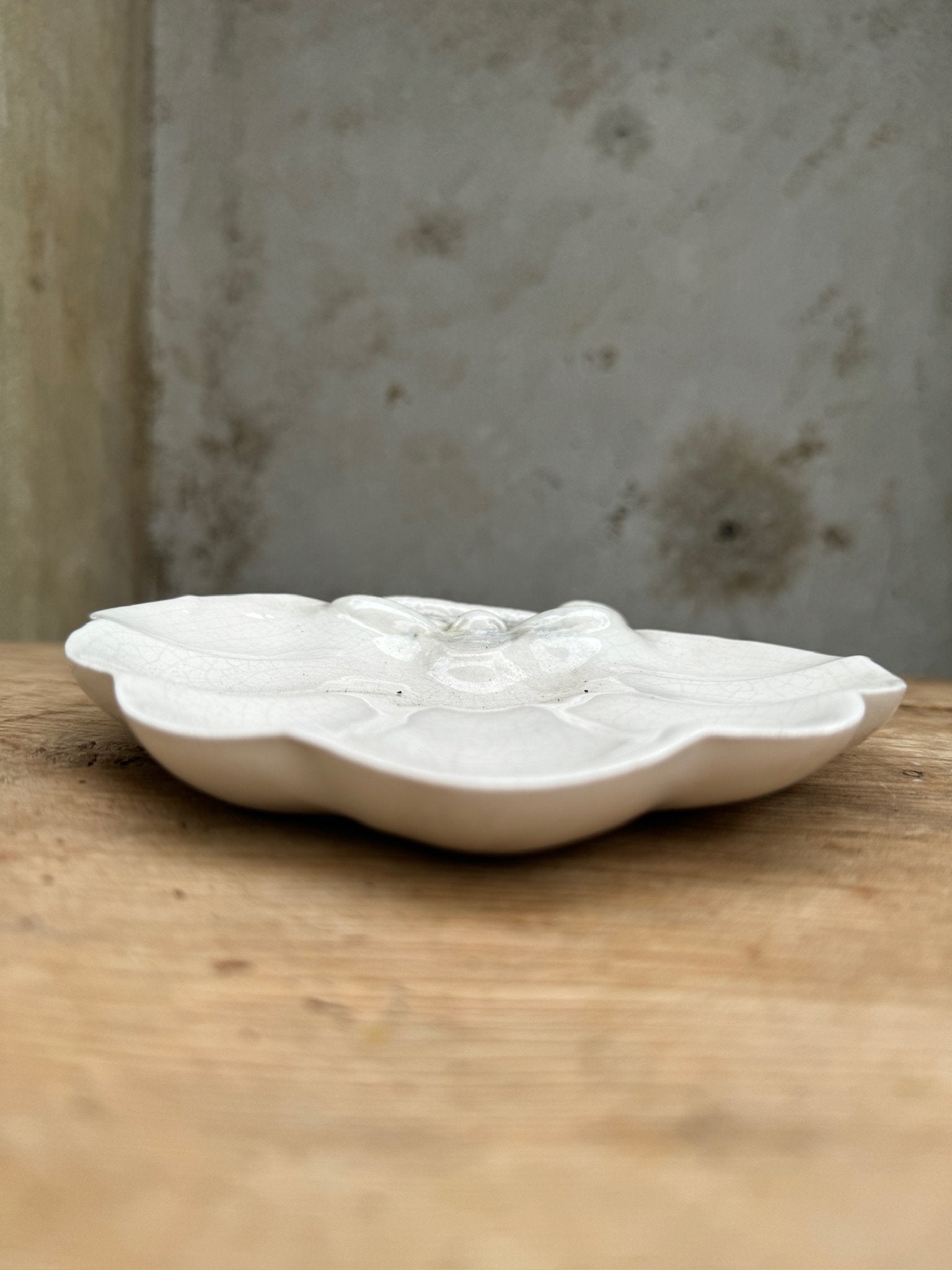 Vintage Christmas Santa Claus Face Plate for serving festive treats and sweets, perfect for holiday decor. hommes + gardens estudio.