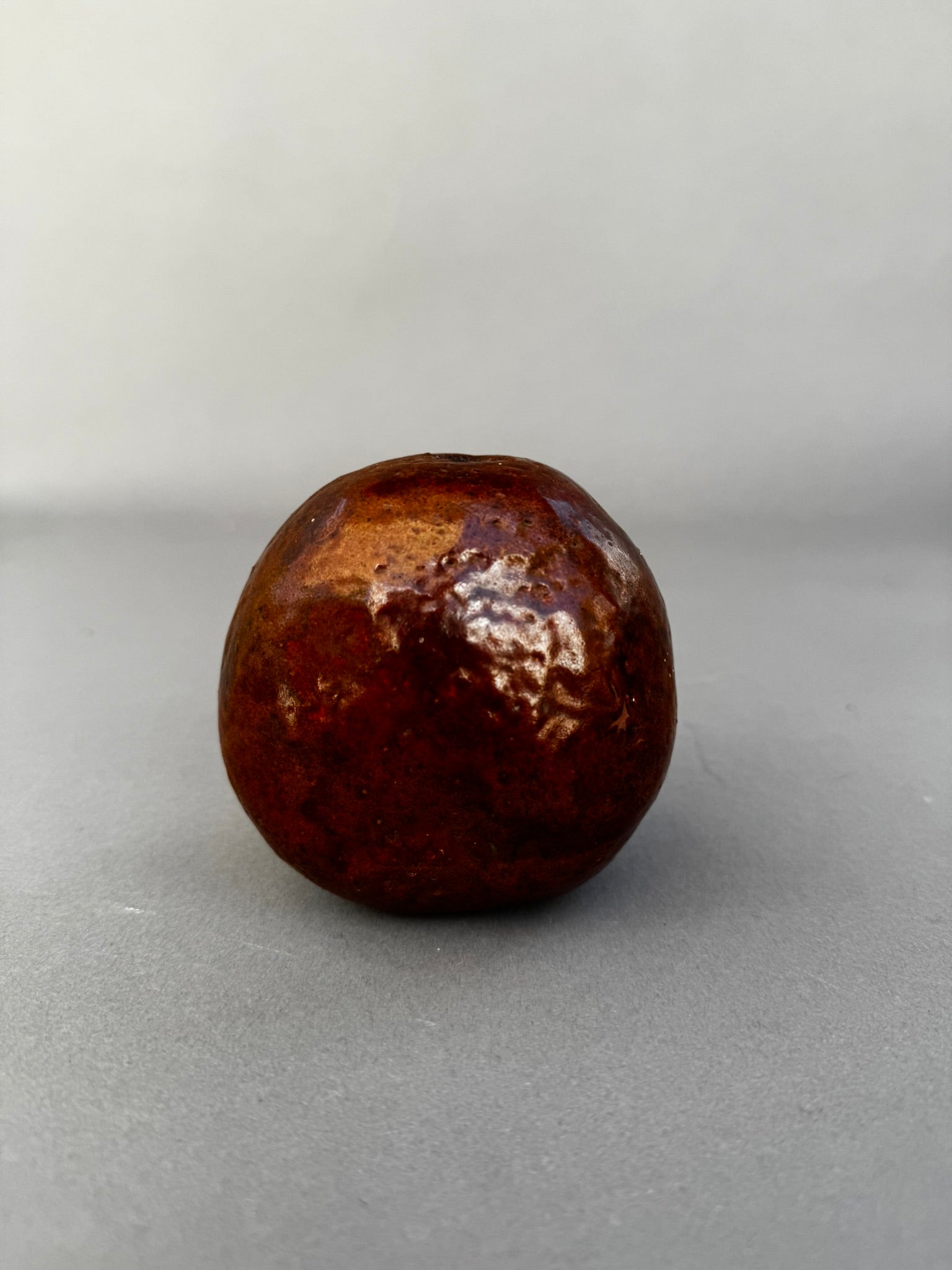 Primitive Handcrafted Clay Bead – Ethnic Red-Brown Ceramic Artifact with Pierced Center, showcasing a unique earthy aesthetic. hommes + gardens estudio.