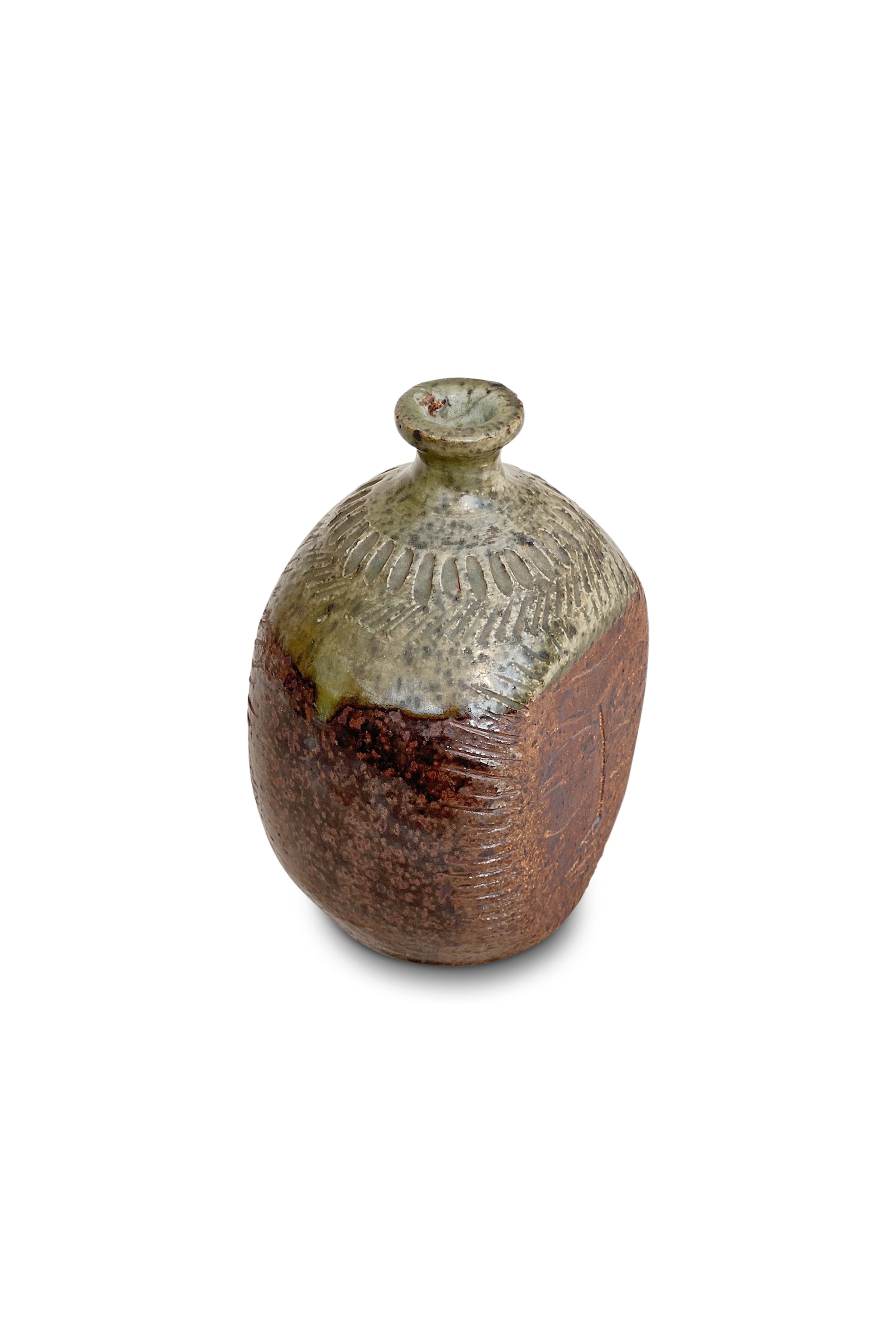 E. Harris ceramic bud vase with engraved face motif, handcrafted from stoneware with beige and brown glaze — Hommes and Gardens, Vases + Vessels Collection, home decor, outdoor decorations, home design, luxury design, Landscape Architect, Interior Designer, Outdoor Living, Art, Furniture, Objects, Best Gifts, Nature, Backyard, Yard.