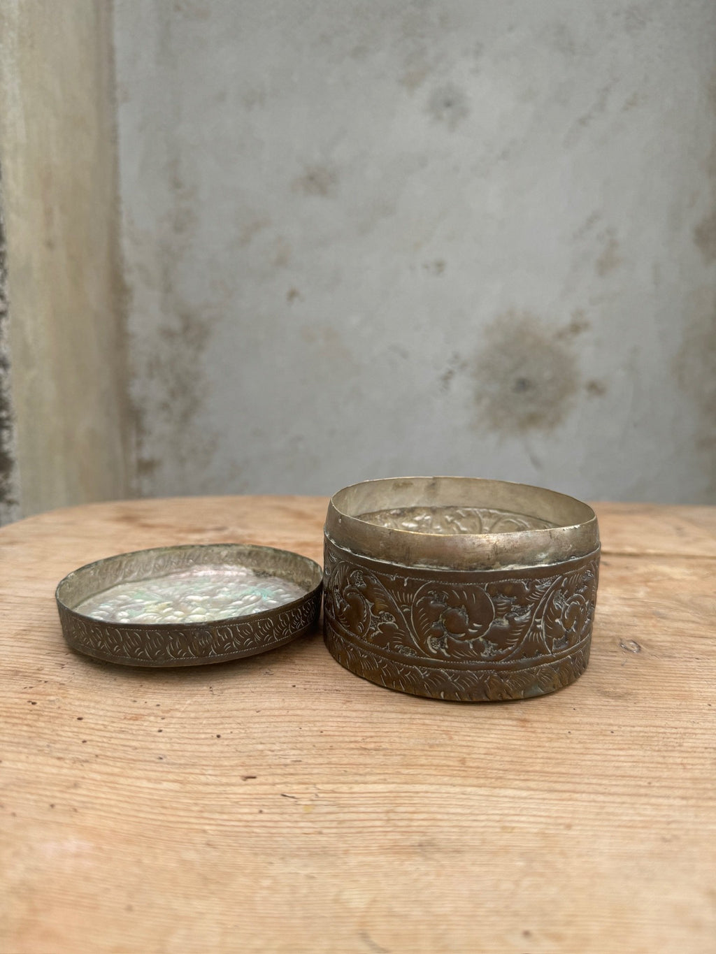 Vintage Silver Tone Embossed Metal Jewelry Trinket Box showcasing intricate floral patterns on a wooden surface. hommes + gardens estudio.