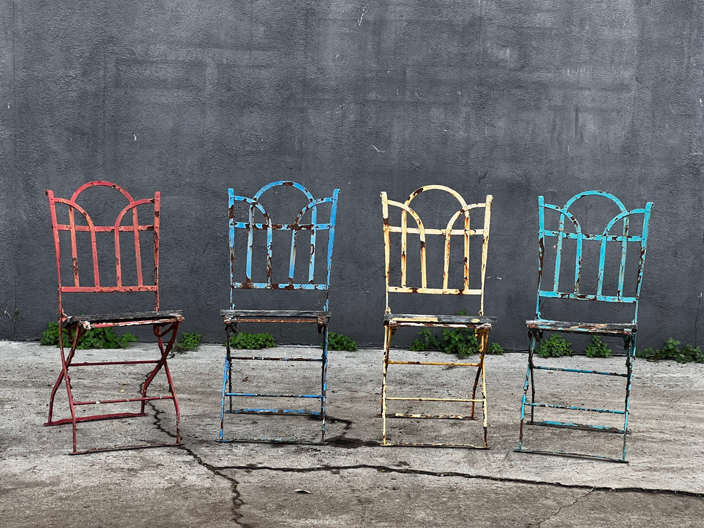 French antique folding bistro chairs made of metal, iron, and wood, set of four with vintage European charm — Hommes and Gardens, Furniture Collection, home decor, outdoor decorations, home design, luxury design, Landscape Architect, Interior Designer, Outdoor Living, Art, Furniture, Objects, Best Gifts, Nature, Backyard, Yard.