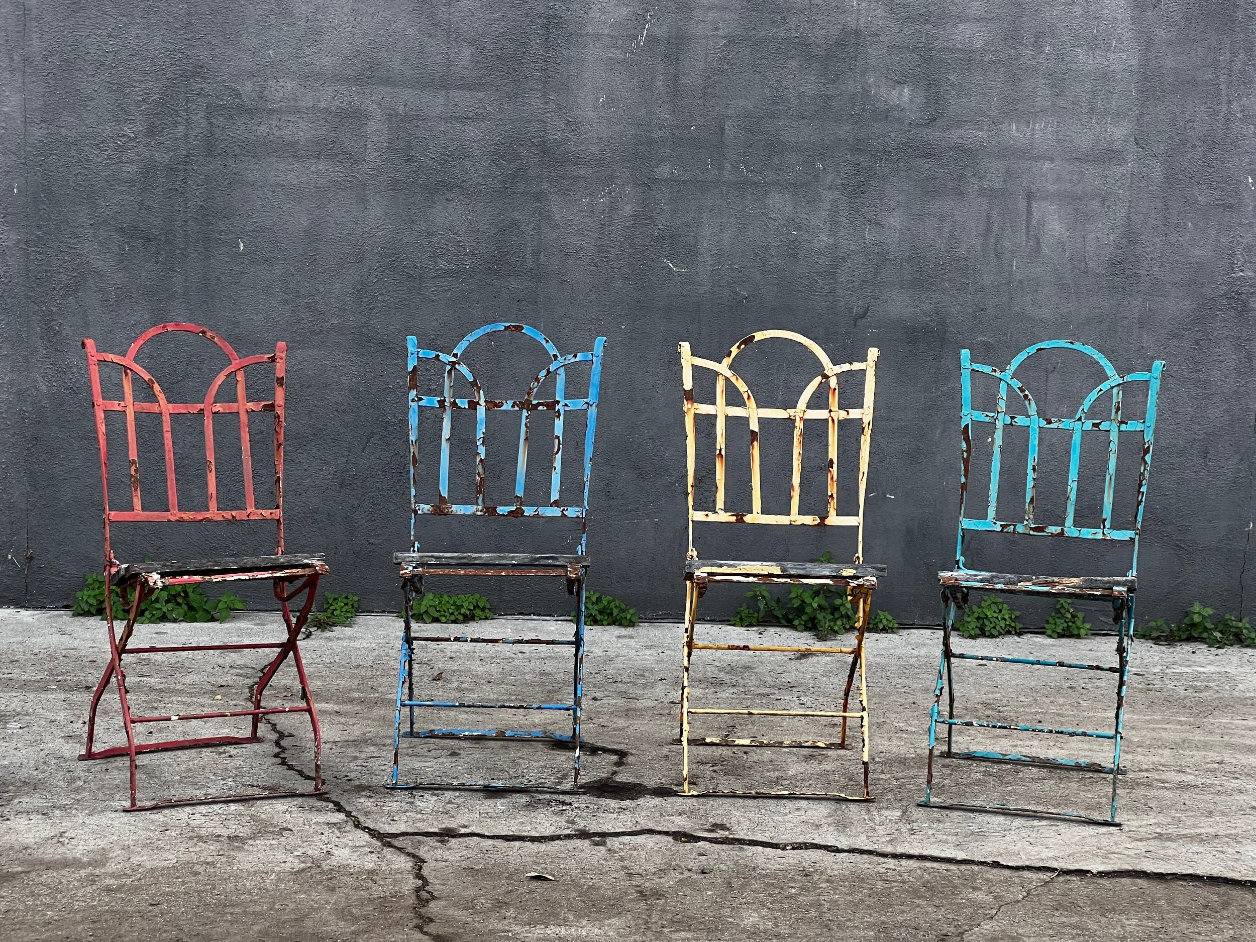 French antique folding bistro chairs made of metal, iron, and wood, set of four with vintage European charm — Hommes and Gardens, Furniture Collection, home decor, outdoor decorations, home design, luxury design, Landscape Architect, Interior Designer, Outdoor Living, Art, Furniture, Objects, Best Gifts, Nature, Backyard, Yard.