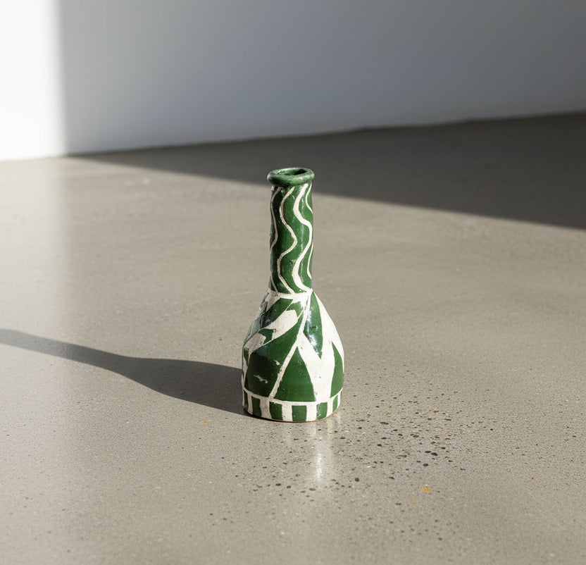 Green abstract artist ceramic vase with expressive handmade texture and bold artistic patterns, a contemporary pottery piece that adds modern elegance and creativity — Hommes and Gardens, Pots & Vessels Collection, Home Decor, Outdoor Decorations, Landscape Architect, Interior Designer, Outdoor Living, Home Design, Luxury Design, Art, Furniture, Objects, Best Gifts, Nature, Backyard, Yard.