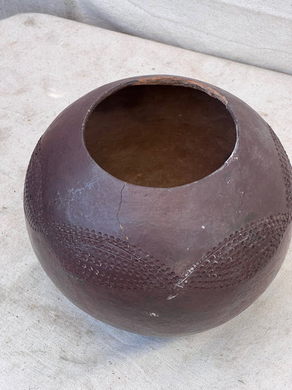 Handcrafted African Zulu terracotta beer pot from the early 20th century, displaying natural patina and carved motifs — Hommes and Gardens, home decor, outdoor decorations, home design, luxury design, Landscape Architect, Interior Designer, Outdoor Living, Art, Furniture, Objects, Best Gifts, Nature, Backyard, Yard.