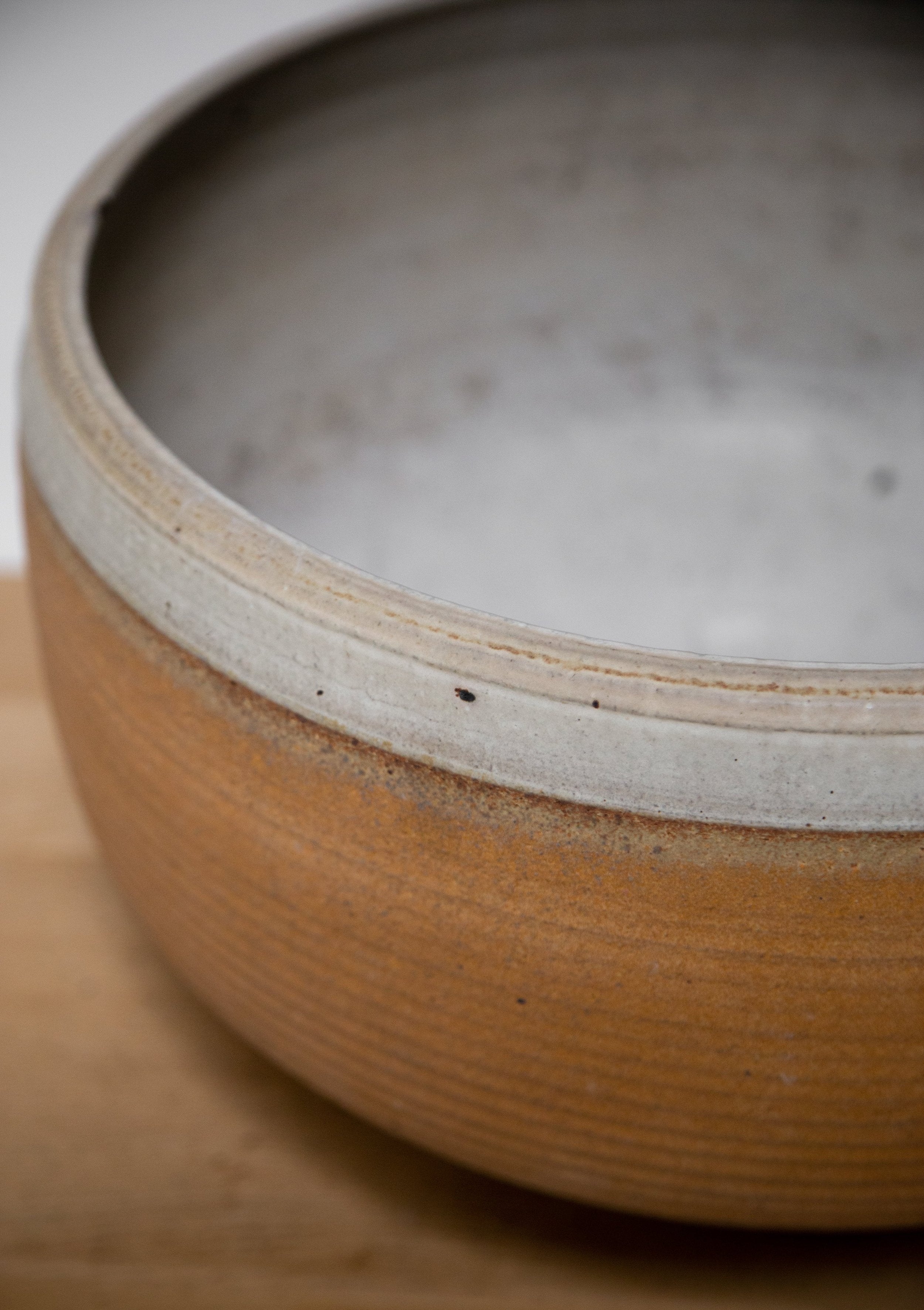 Handcrafted mid-century modern stoneware pot by Bob Kinzie, showcasing ribbed ceramic texture and timeless artisan design — Hommes and Gardens, Pots + Vessels Collection, Landscape Architect, Interior Designer, Outdoor Living, Outdoor Decorations, Home Decor, Home Design, Luxury Design, Art, Furniture, Objects, Best Gifts, Nature, Backyard, Yard.