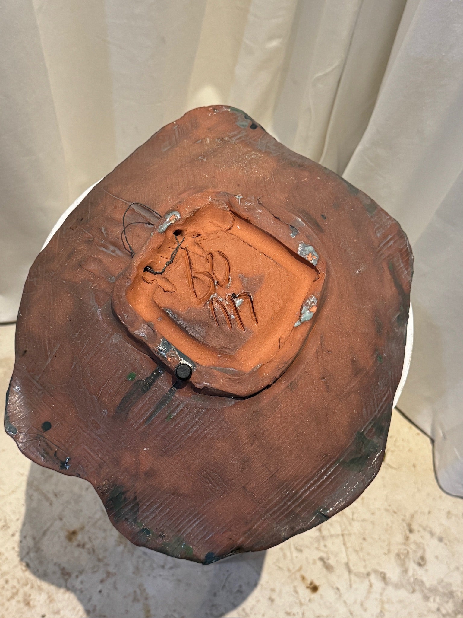 Unique Handcrafted Ceramic Art Bowl with Green Glaze and Sculptural Organic Edge. View of the base and sculptural detail. hommes + gardens estudio.