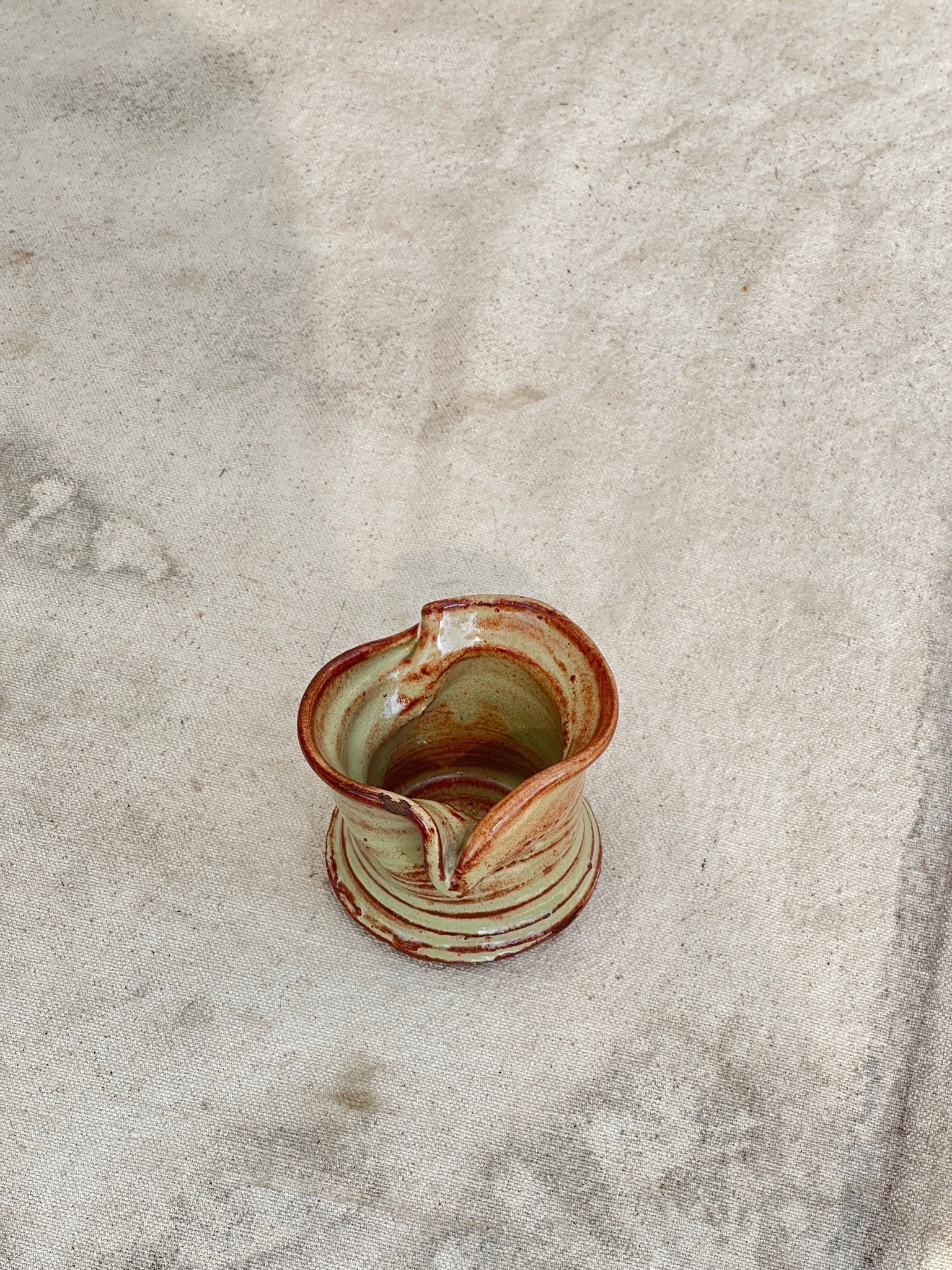 Handcrafted ceramic mug in natural stoneware finish, ideal for stylish drinkware collections — Hommes and Gardens, Pottery Collection, home decor, outdoor decorations, home design, luxury design, Landscape Architect, Interior Designer, Outdoor Living, Art, Furniture, Objects, Best Gifts, Nature, Backyard, Yard.