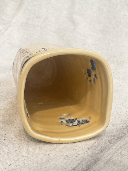 Handcrafted mid-century vase signed by Balliet, showcasing elegant painted pottery design with retro aesthetic — Hommes and Gardens, Home Decor Collection, Landscape Architect, Interior Designer, Outdoor Living, Outdoor Decorations, Home Decor, Home Design, Luxury Design, Art, Furniture, Objects, Best Gifts, Nature, Backyard, Yard.