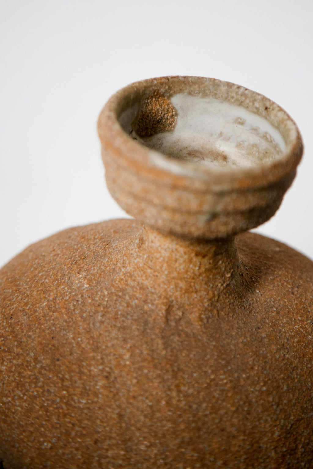 Vintage Ceramic Face Water Dispenser details with organic texture and neutral colors, handcrafted for elegance. hommes + gardens estudio.
