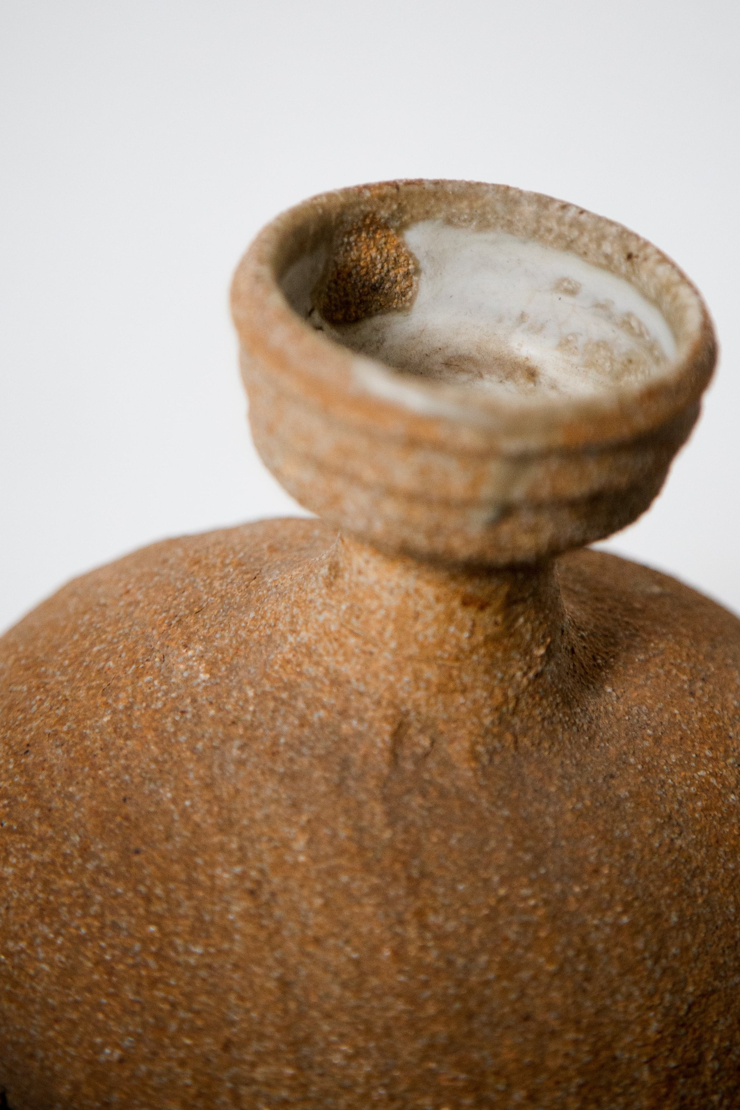 Vintage Ceramic Face Water Dispenser details with organic texture and neutral colors, handcrafted for elegance. hommes + gardens estudio.