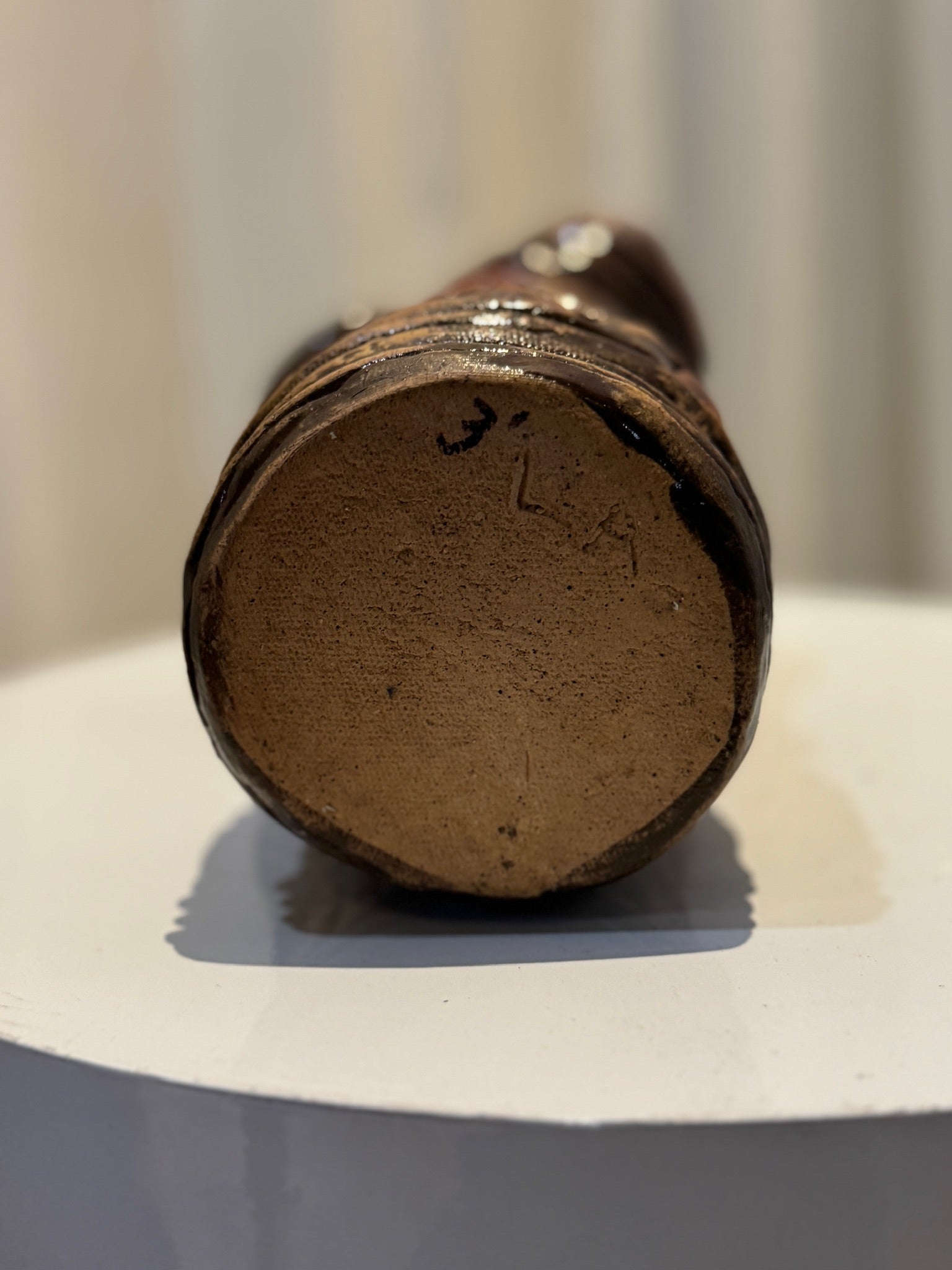 Handmade ceramic sculptural clay swirl vase with four unique openings, abstract pottery design inspired by nature and movement — Hommes and Gardens, Vases + Vessels Collection, Landscape Architect, Interior Designer, Outdoor Living, Art, Furniture, Objects, Best Gifts, Nature, Backyard, Yard, Outdoor Decorations, Home Decor, Home Design, Luxury Design.