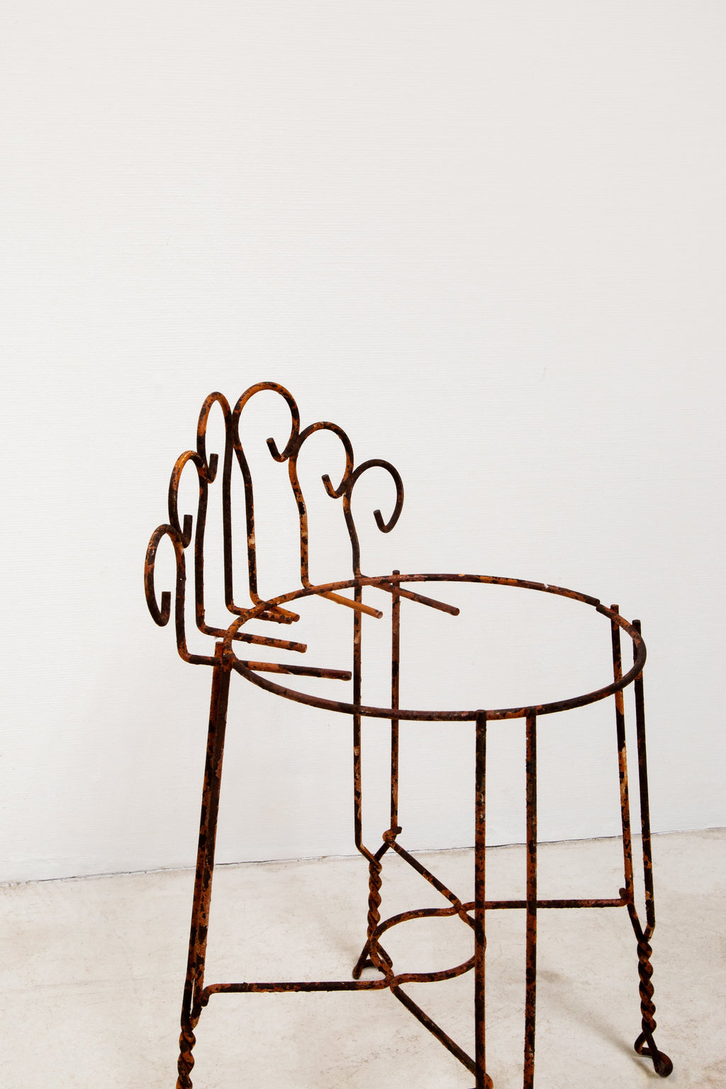 Hollywood Regency mid-century wrought iron vanity seat or plant holder with decorative frame and glamorous vintage appeal — Hommes and Gardens, Furniture Collection, Landscape Architect, Interior Designer, Outdoor Living, Outdoor Decorations, Home Decor, Home Design, Luxury Design, Art, Furniture, Objects, Best Gifts, Nature, Backyard, Yard.