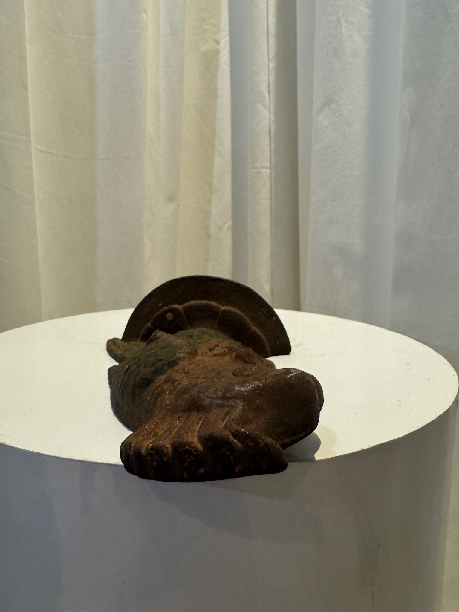 Hubley parrot doorstop, antique cast iron collectible with original hand-painted finish, vibrant parrot perched on branch design — Hommes and Gardens, Landscape Architect, Interior Designer, Outdoor Living, Art, Furniture, Objects, Best Gifts, Nature, Backyard, Yard, Outdoor Decorations, Home Decor, Home Design, Luxury Design.