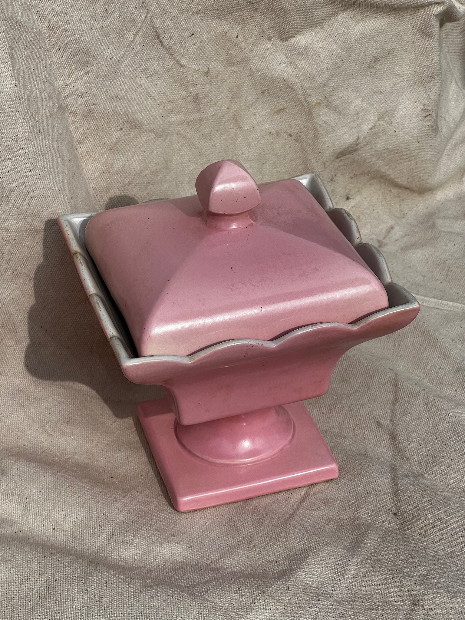Vintage Pink Hull Art Pottery # 158 Pedestal Dish with Lid showcasing delicate artistry and vintage charm. hommes + gardens estudio.