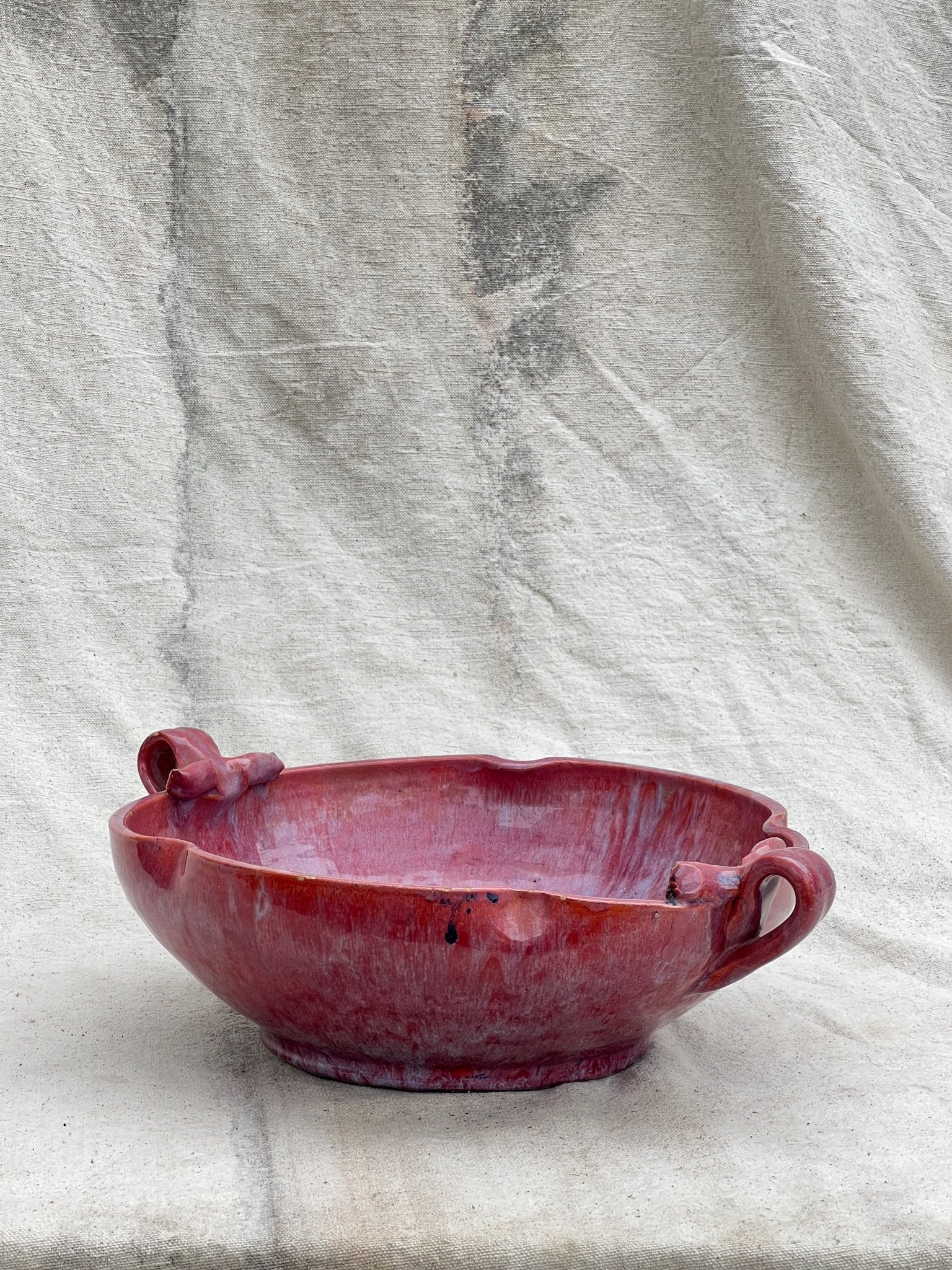 Magenta ceramic bowl handmade with side handles, vintage pottery with smooth glaze and functional decorative charm — Hommes and Gardens, Catchall Collection, Landscape Architect, Interior Designer, Outdoor Living, Outdoor Decorations, Home Decor, Home Design, Luxury Design, Art, Furniture, Objects, Best Gifts, Nature, Backyard, Yard.