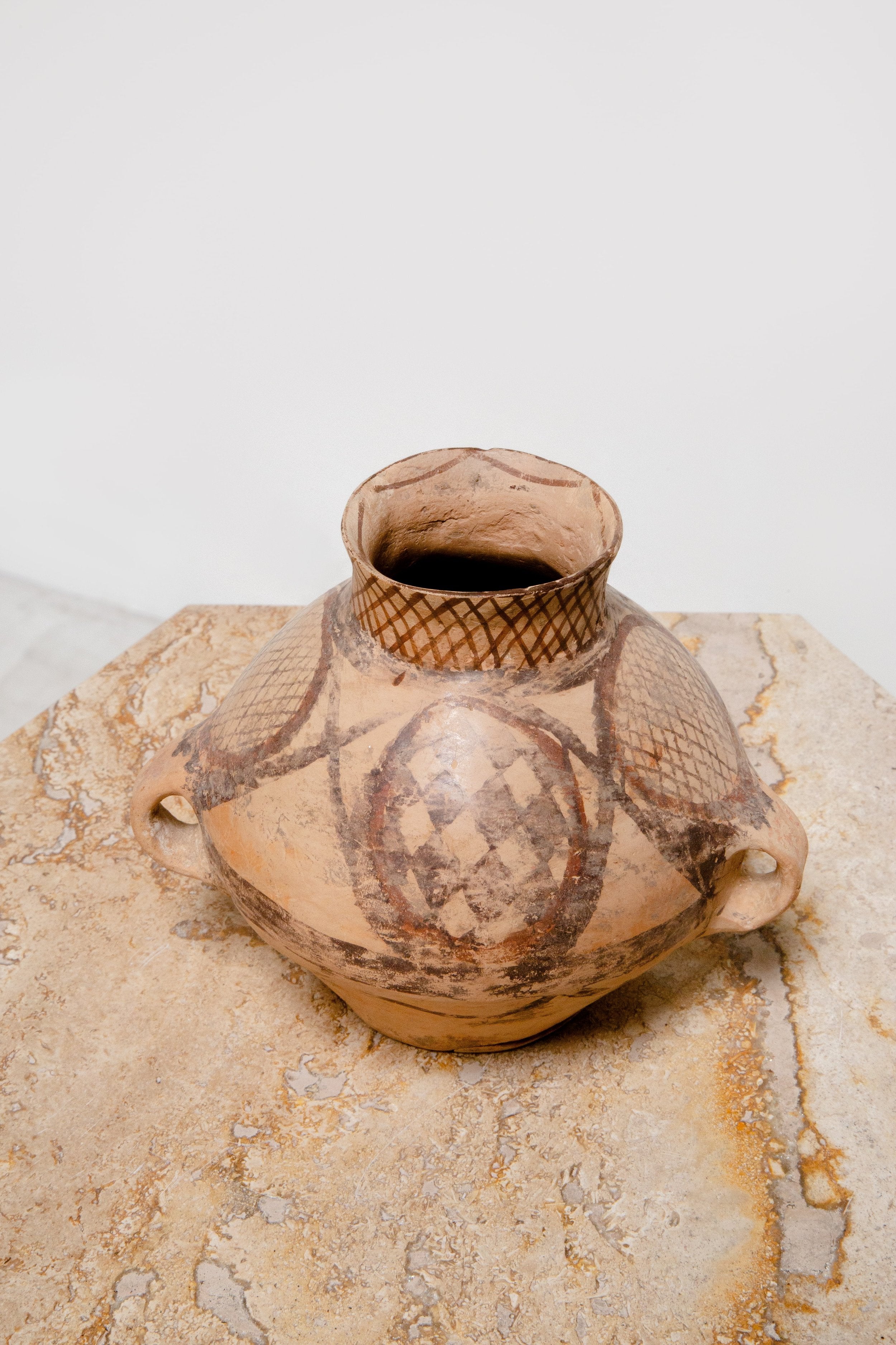 Majiayao Culture Neolithic pottery vessel from ancient China, decorated with hand-painted geometric patterns and red-black glaze — Hommes and Gardens, Objects, Vases + Vessels Collection, home decor, outdoor decorations, home design, luxury design, Landscape Architect, Interior Designer, Outdoor Living, Art, Furniture, Objects, Best Gifts, Nature, Backyard, Yard.