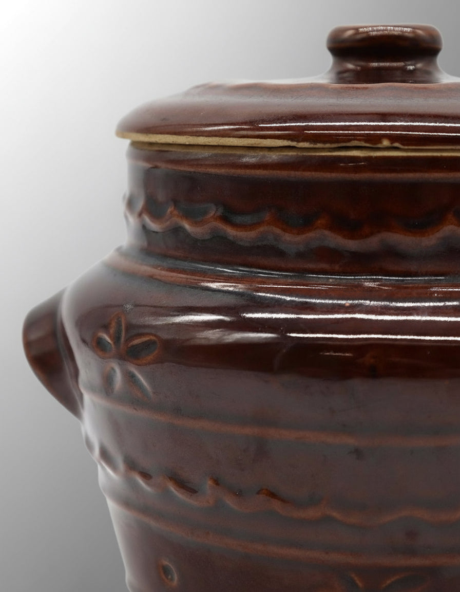 Vintage 1950's Mar-Crest Pottery Bean Pot - Oven Proof showcasing its detailed lid design. hommes + gardens estudio.
