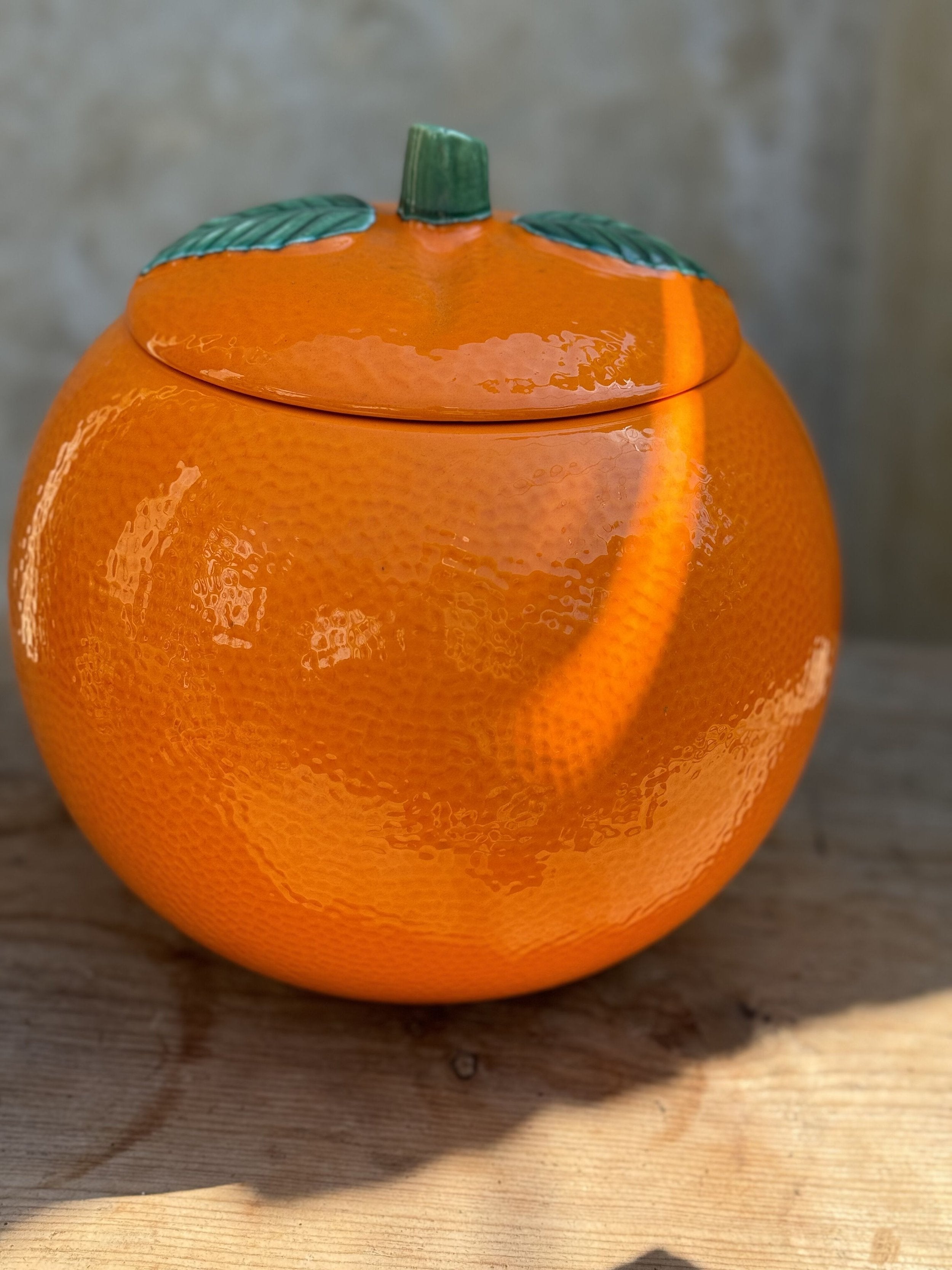 Retro Orange-Shaped Cookie Jar - Vintage Kitsch for storing snacks, ideal vintage home decor. hommes + gardens estudio.