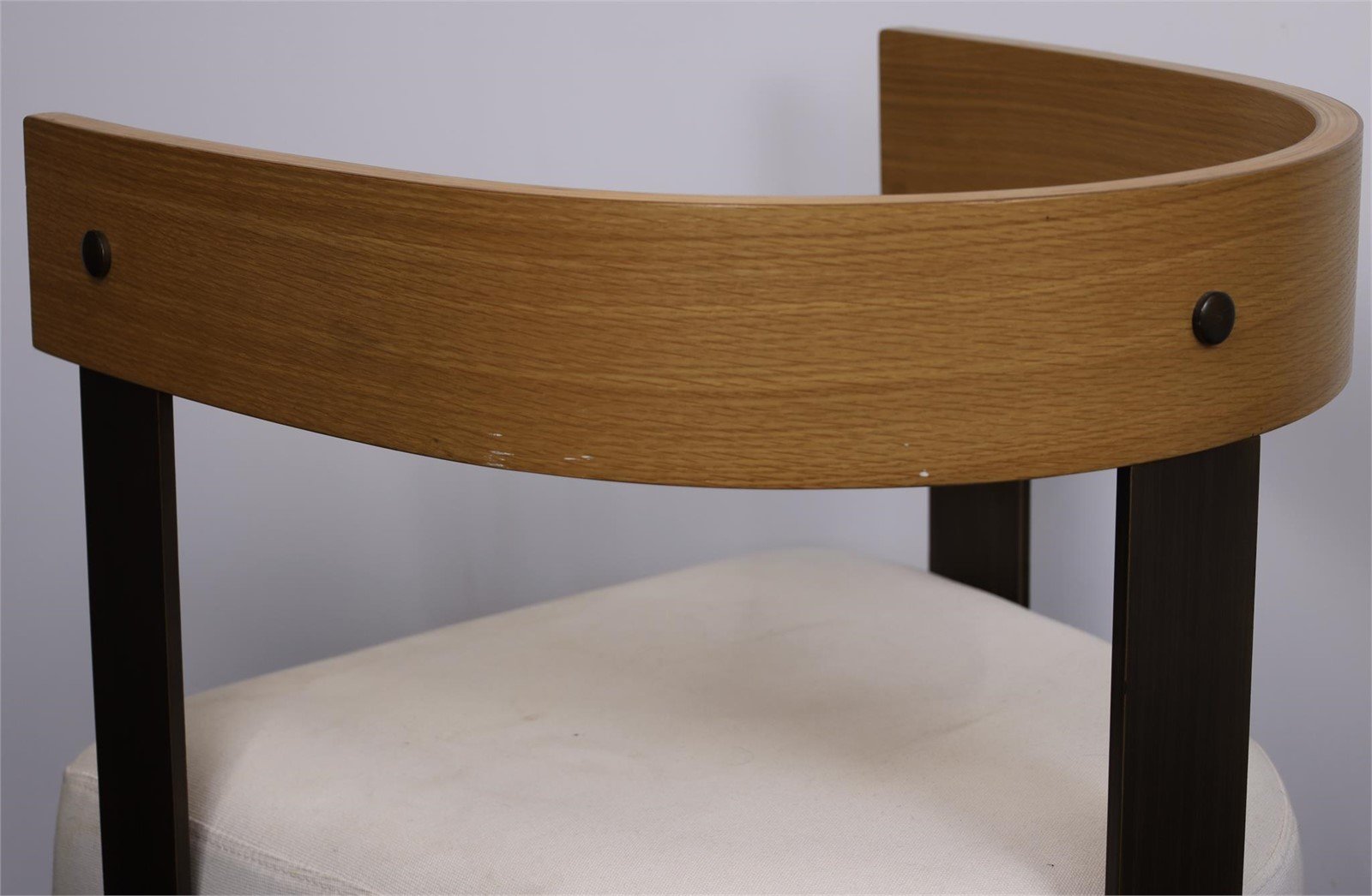 Close-up of the bent plywood arm of a Set of four Mid-Century Modern/Art Deco Style Dining Chairs. hommes + gardens estudio.