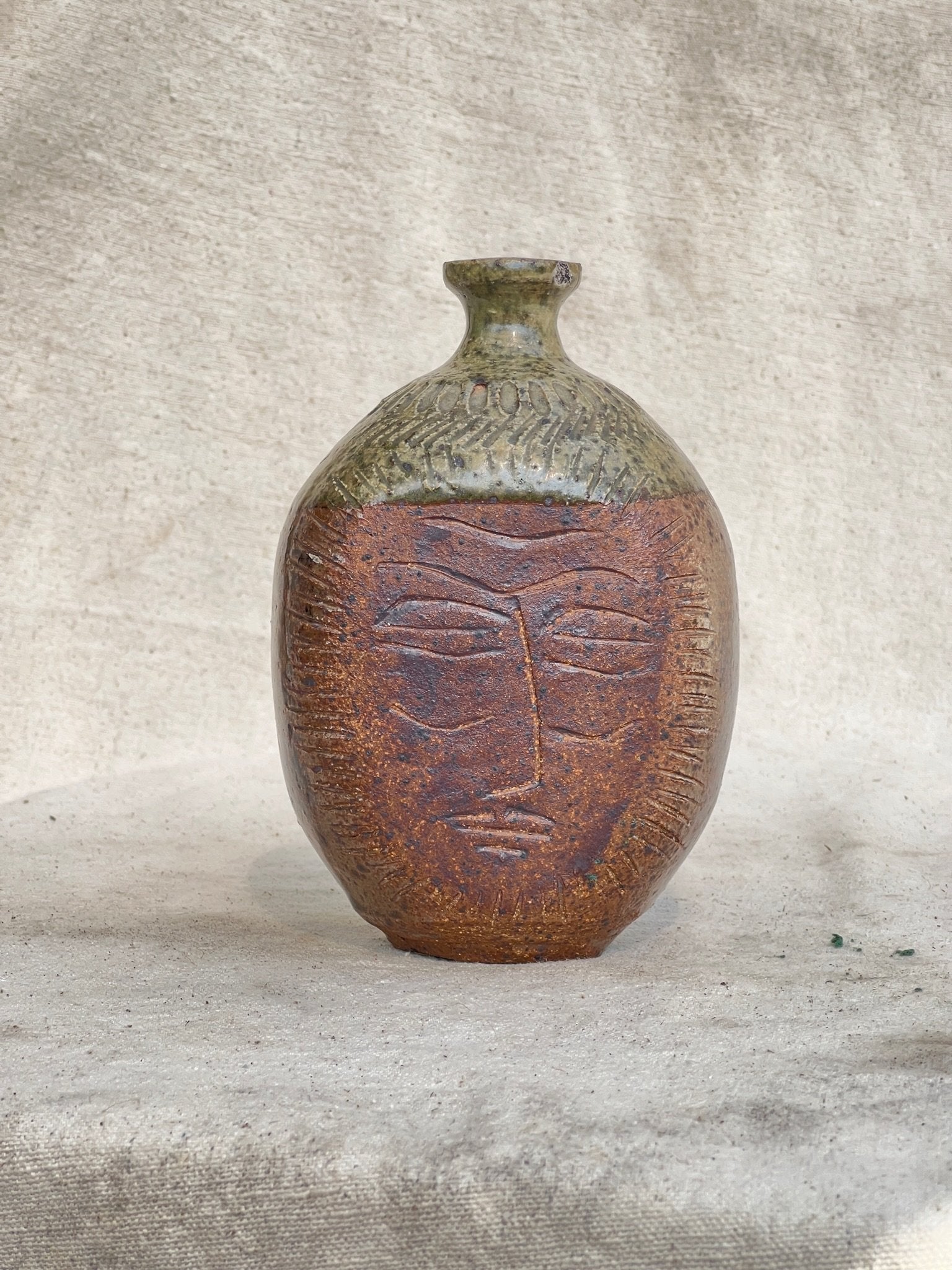 Modernist ceramic stoneware bud vase with artistic engraved face by E. Harris, blending earthy texture and elegance — Hommes and Gardens, Vases + Vessels Collection, home decor, outdoor decorations, home design, luxury design, Landscape Architect, Interior Designer, Outdoor Living, Art, Furniture, Objects, Best Gifts, Nature, Backyard, Yard.