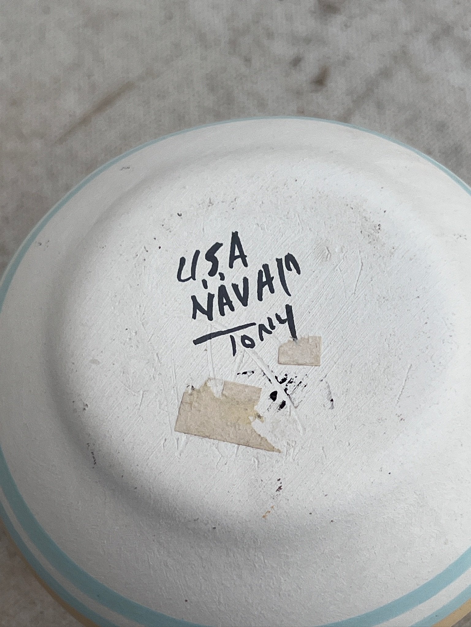 Native American Navajo pottery vase, signed and handcrafted with traditional motifs, a meaningful art piece for collectors — Hommes and Gardens, Pots + Vessels Collection, Landscape Architect, Interior Designer, Outdoor Living, Outdoor Decorations, Home Decor, Home Design, Luxury Design, Art, Furniture, Objects, Best Gifts, Nature, Backyard, Yard.