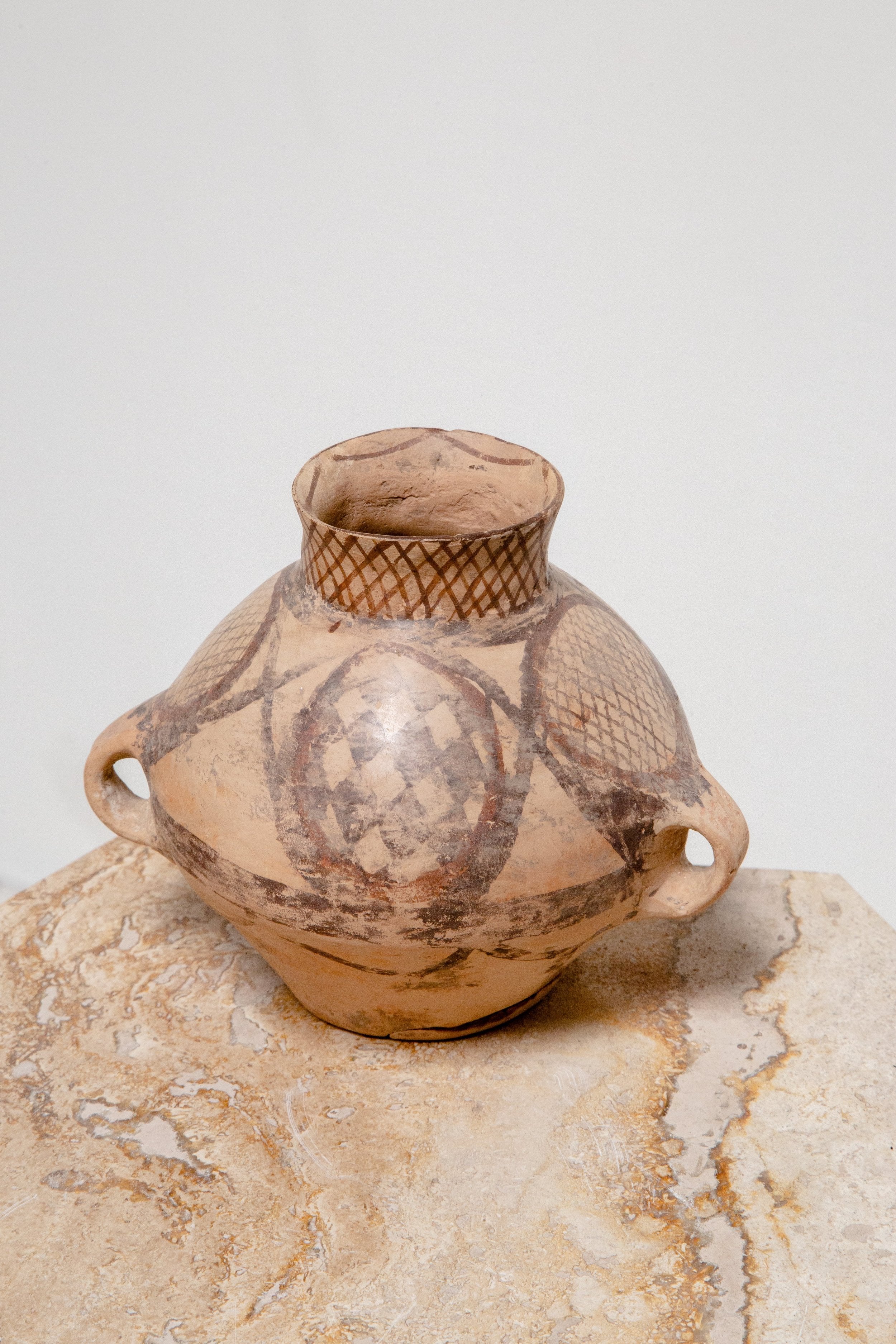 Neolithic Chinese Banshan phase vase painted in black and red geometric motifs, an exquisite artifact of Majiayao culture — Hommes and Gardens, Objects, Vases + Vessels Collection, home decor, outdoor decorations, home design, luxury design, Landscape Architect, Interior Designer, Outdoor Living, Art, Furniture, Objects, Best Gifts, Nature, Backyard, Yard.