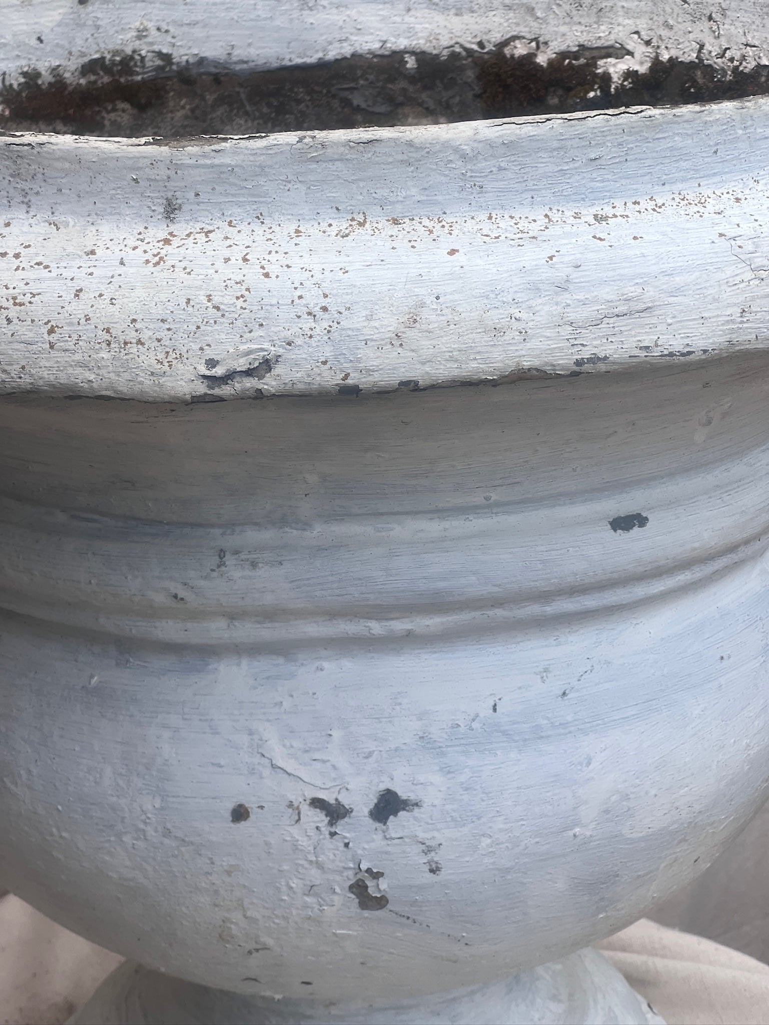 Close-up of the weathered texture of the Willy Guhl Vintage Urn 21", featuring distinct patina. hommes + gardens estudio.