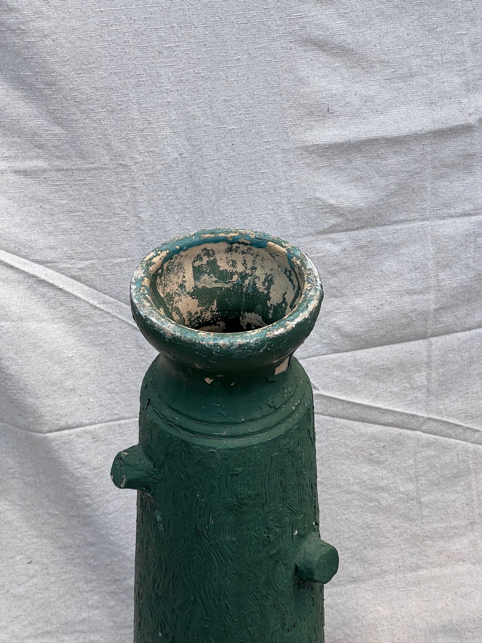 Painted vintage concrete bird bath showcasing artistic aged patina, perfect for adding charm to outdoor settings — Hommes and Gardens, Water Features Collection, home decor, garden decor, outdoor decorations, home design, luxury design, Landscape Architect, Interior Designer, Outdoor Living, Art, Furniture, Objects, Best Gifts, Nature, Backyard, Yard.