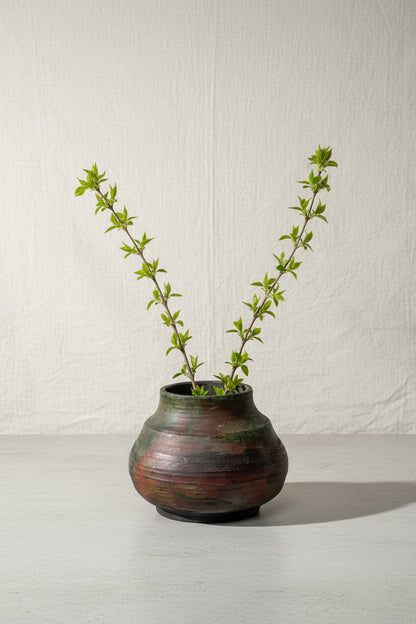 Raku vintage handcrafted ceramic vase signed by Billie Goldman, featuring multicolor glaze and artistic metallic finish — Hommes and Gardens, Home Decor Collection, Vases, Vintage Pottery, Raku Art, Handmade Ceramic Decor, Artistic Vase, Collectible Pottery Piece.