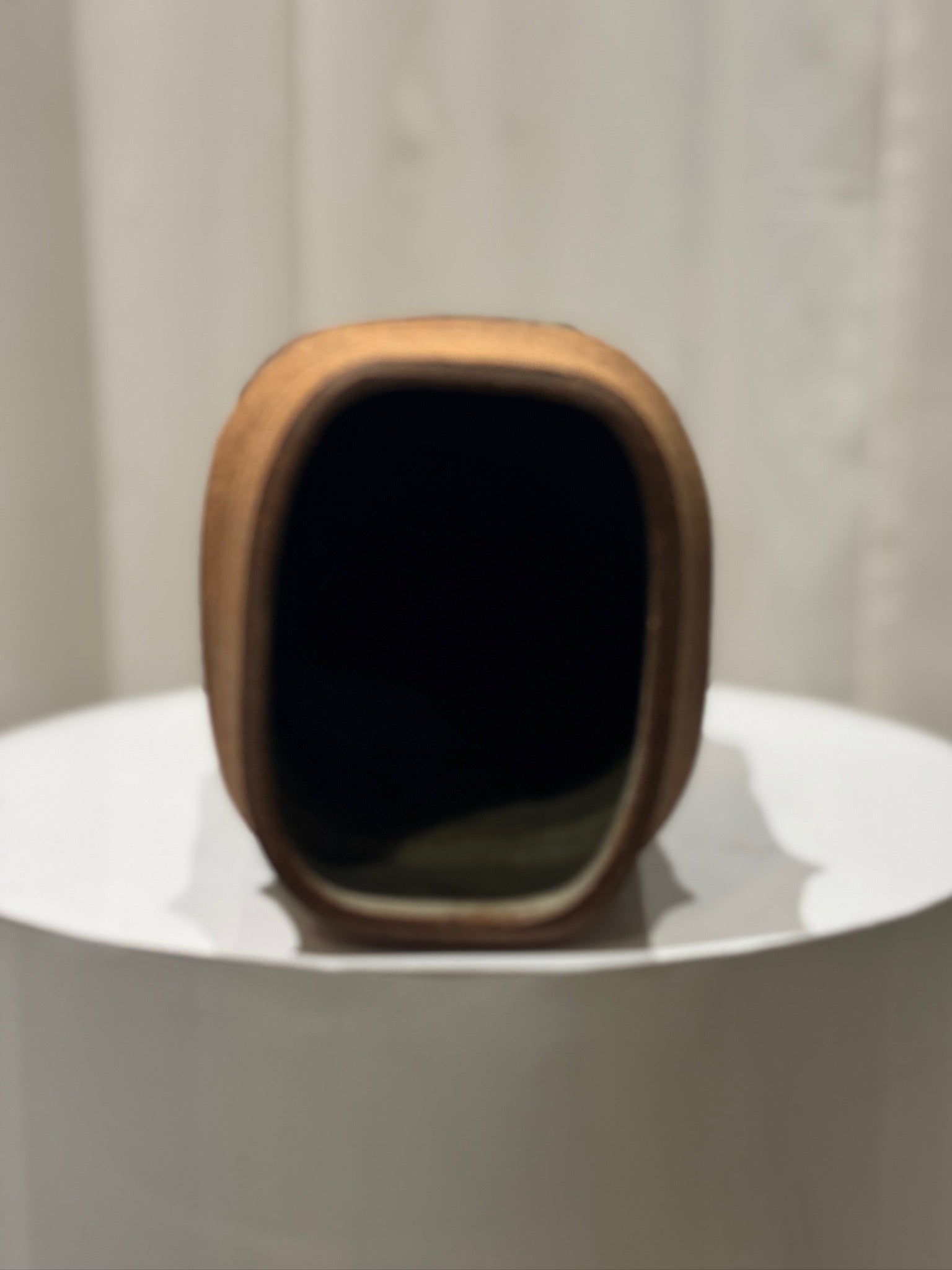 Rare Mid-Century Modern Raul Coronel Studio Pottery Vase, Signed & Dated 1963 displayed on a pedestal, hommes + gardens estudio.
